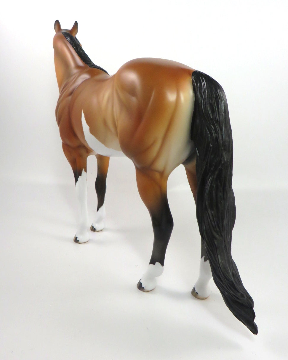 PJ BROWN-LE-6 BAY PINTO ISH MODEL HORSE PJ2020