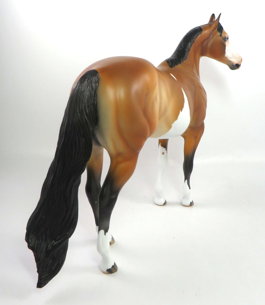 PJ BROWN-LE-6 BAY PINTO ISH MODEL HORSE PJ2020