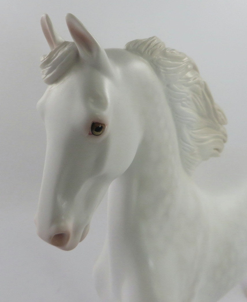 POLAR EXRPRESS-LE-7 DAPPLE WHITE SADDLEBRED MODEL HORSE WHS 19