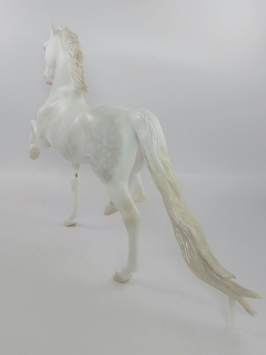 POLAR EXRPRESS-LE-7 DAPPLE WHITE SADDLEBRED MODEL HORSE WHS 19