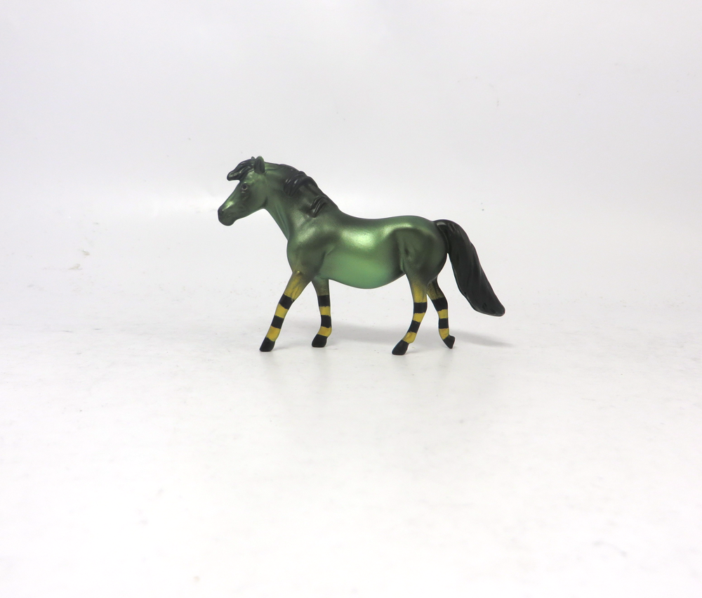 PINCH ME  -- OOAK PONY CHIP ST. PATRICKS DAY DECORATOR BY MISSY FOX 2-25-19
