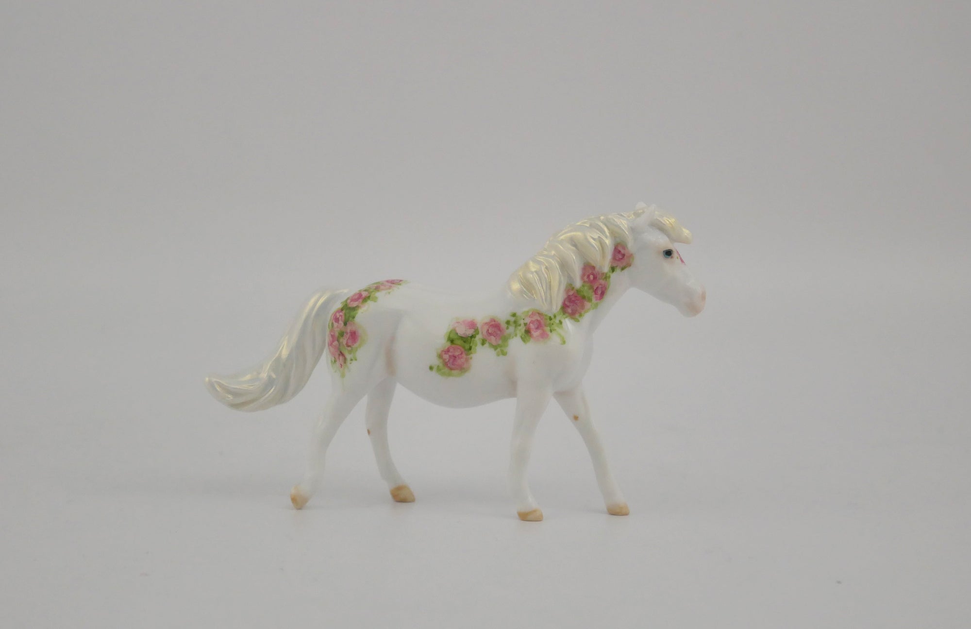 PROMISE ROSE-PONY CHIP DECORATOR ARTIST FEATURED PIECE