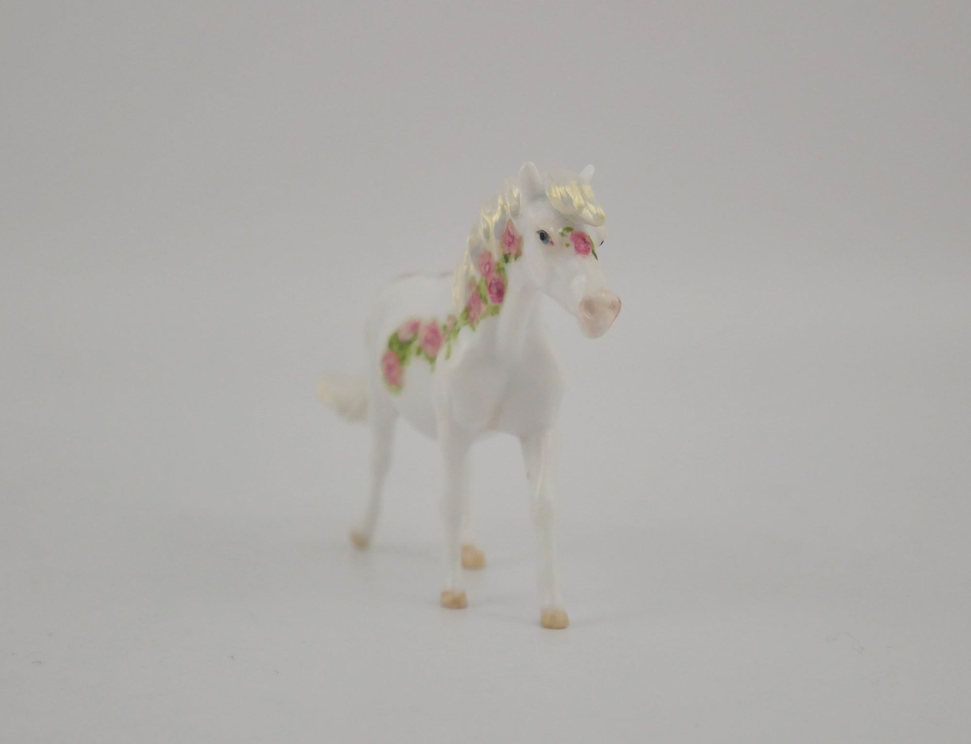 PROMISE ROSE-PONY CHIP DECORATOR ARTIST FEATURED PIECE