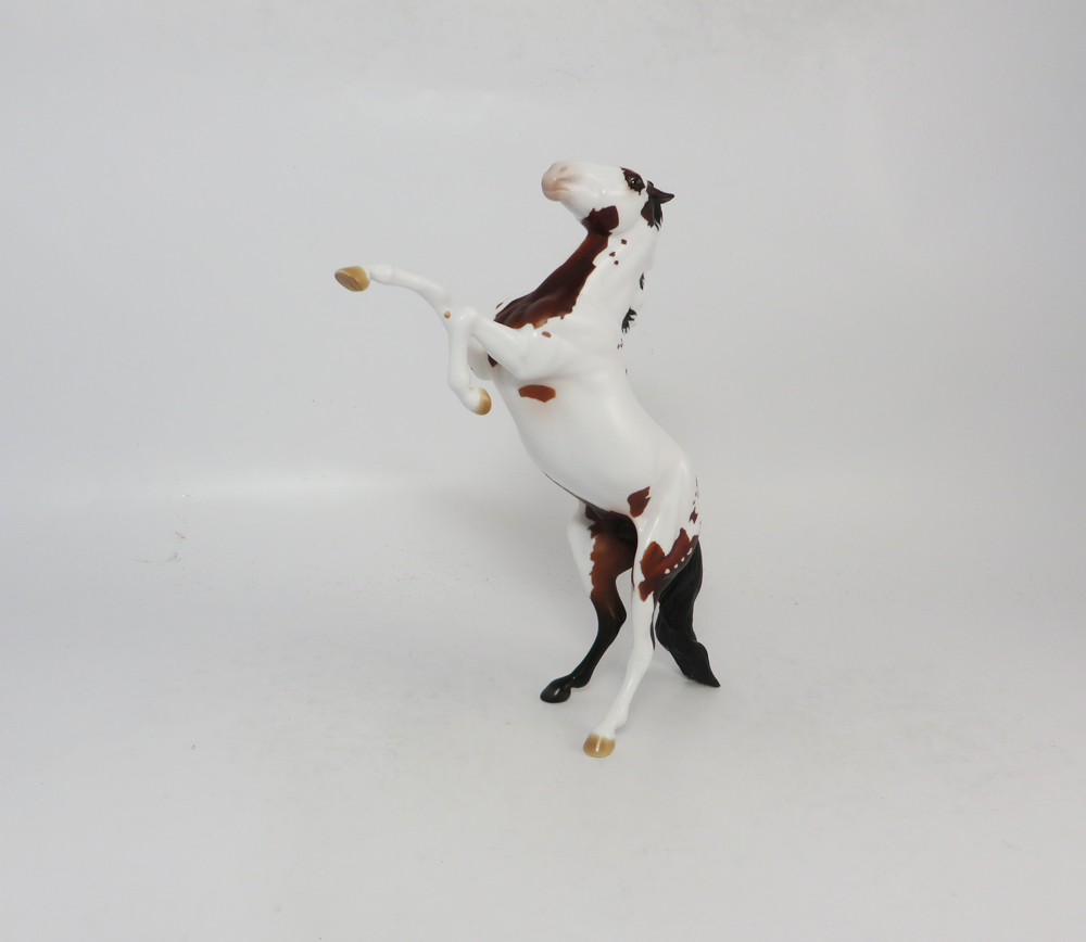 LACES OUT- LE-15-BAY OVERO REARING PEBBLE  SB19