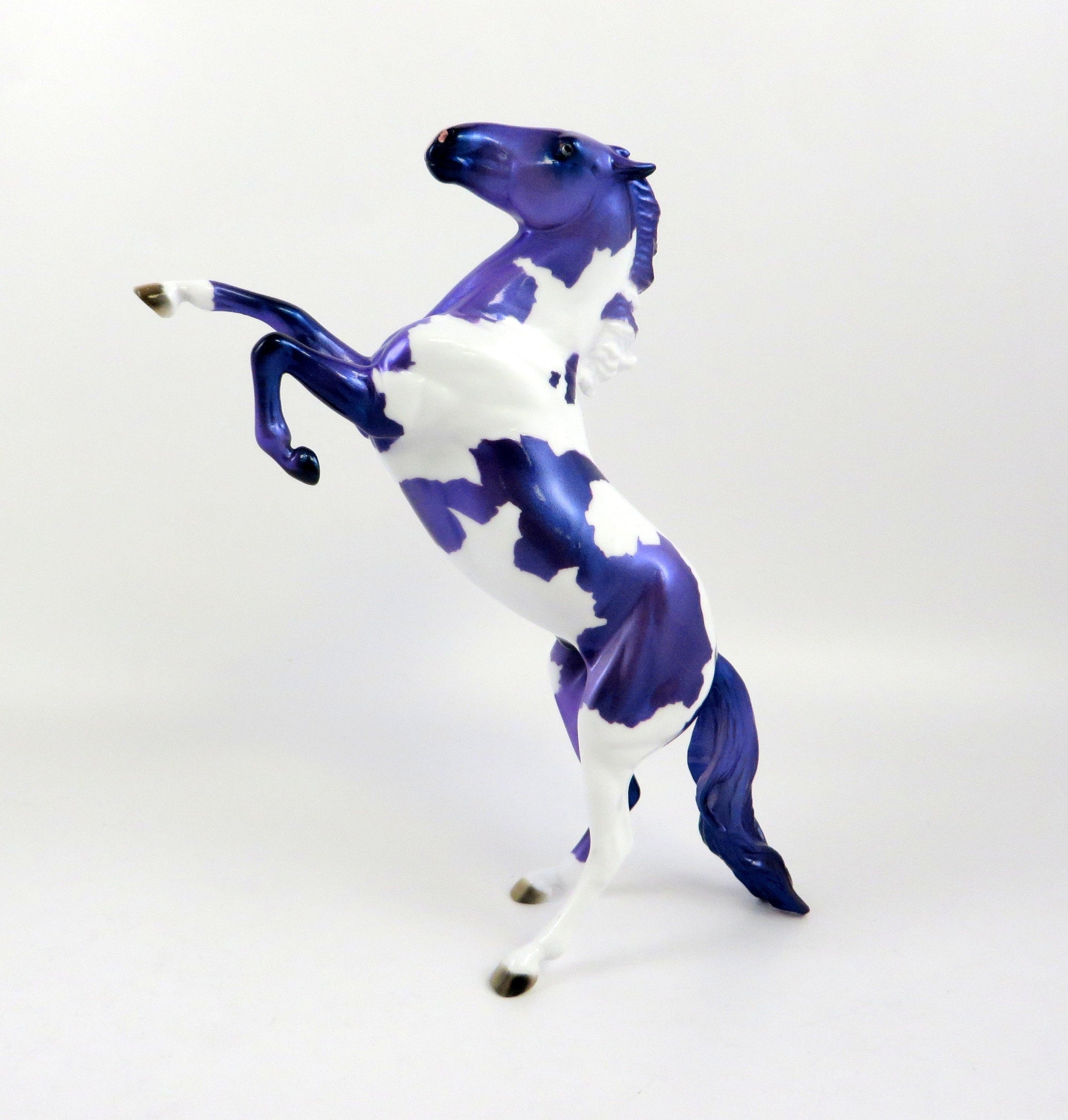 AMETHYST REARING PEBBLE MODEL HORSE EQ 19