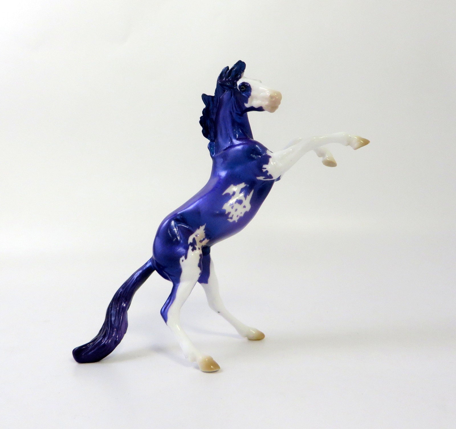 REARING CHIP AMETHYST MODEL HORSE EQ19