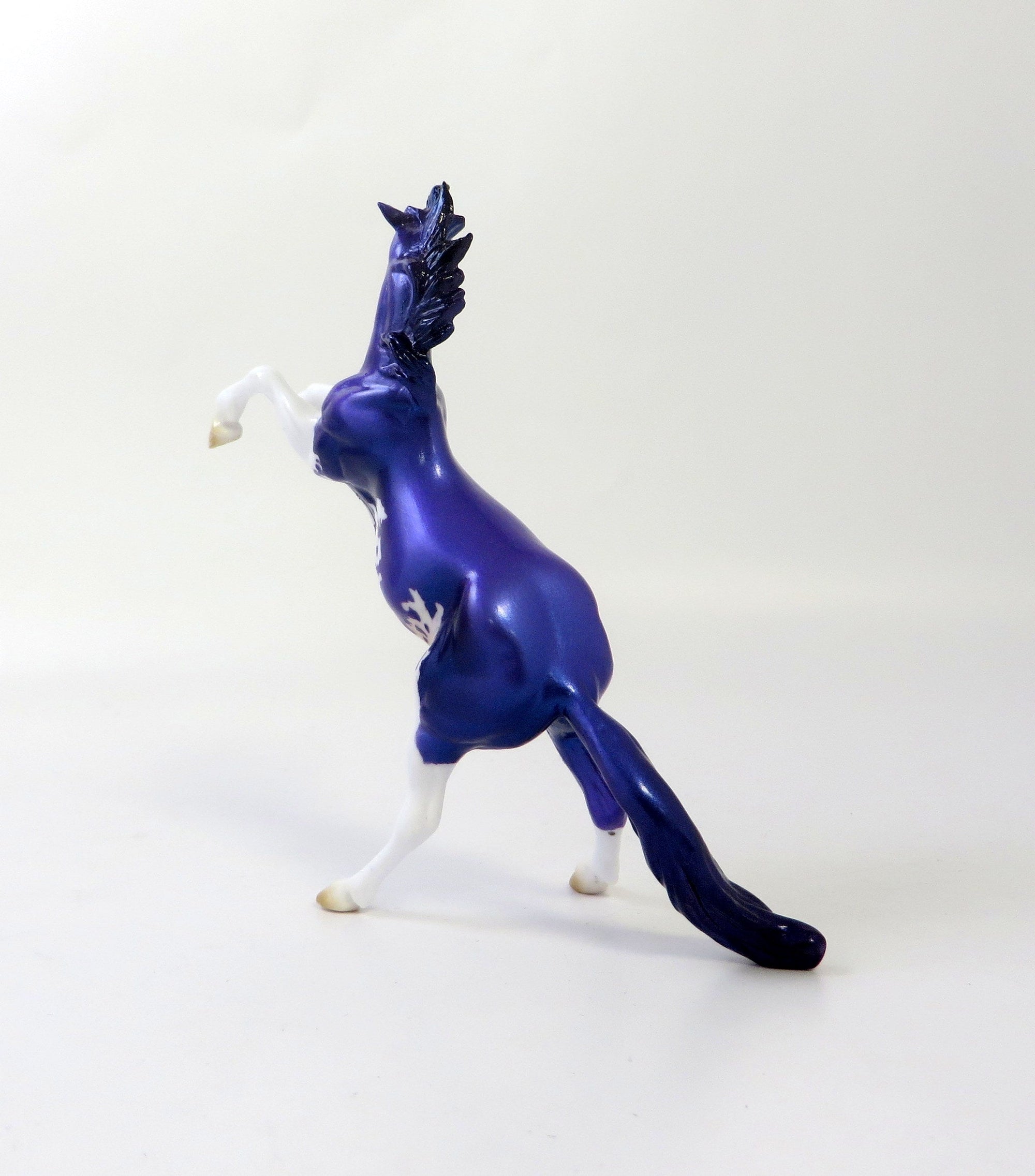 REARING CHIP AMETHYST MODEL HORSE EQ19