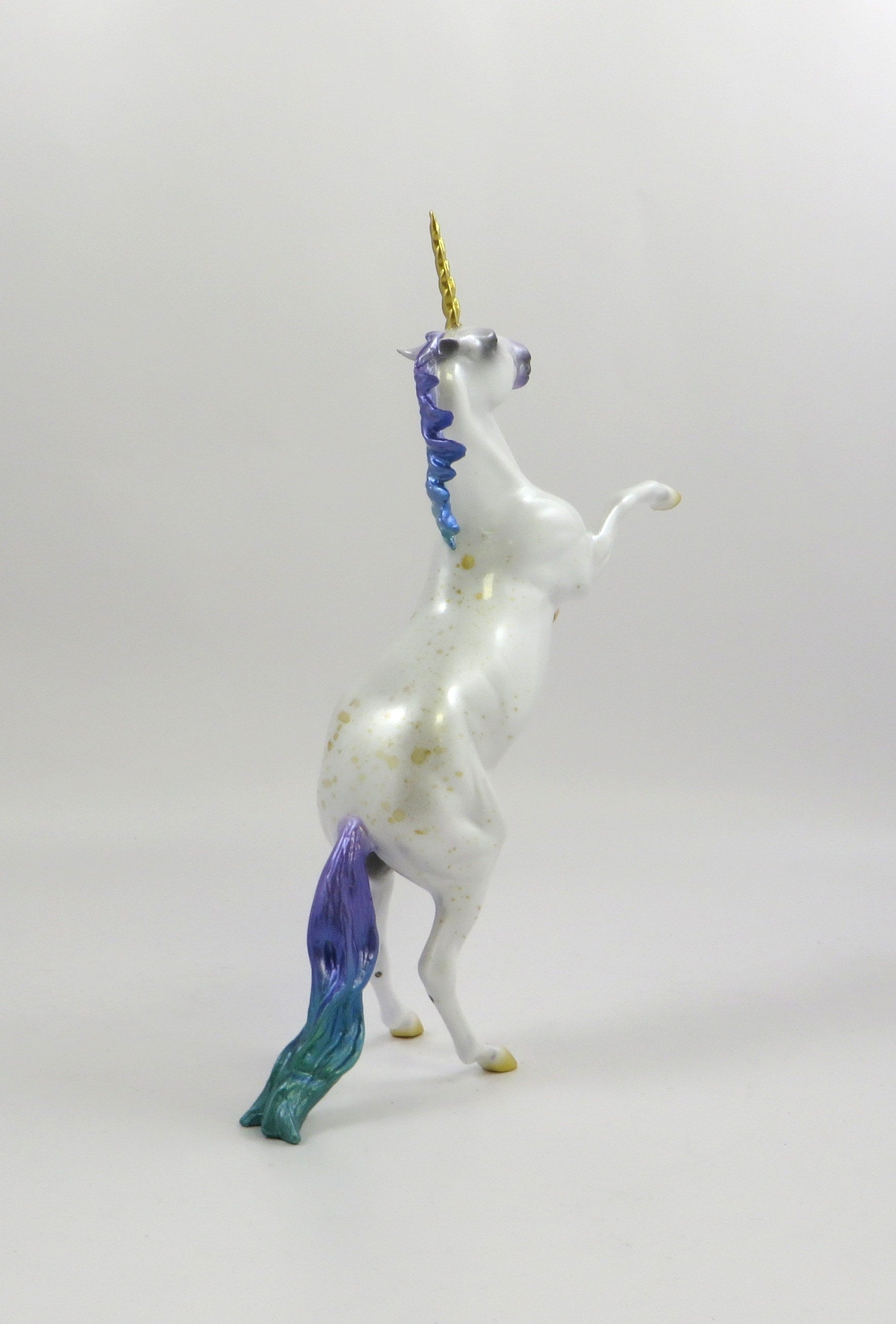 ROYAL DREAMER-LE-2 UNICORN PEBBLES MODEL HORSE EQ 2019