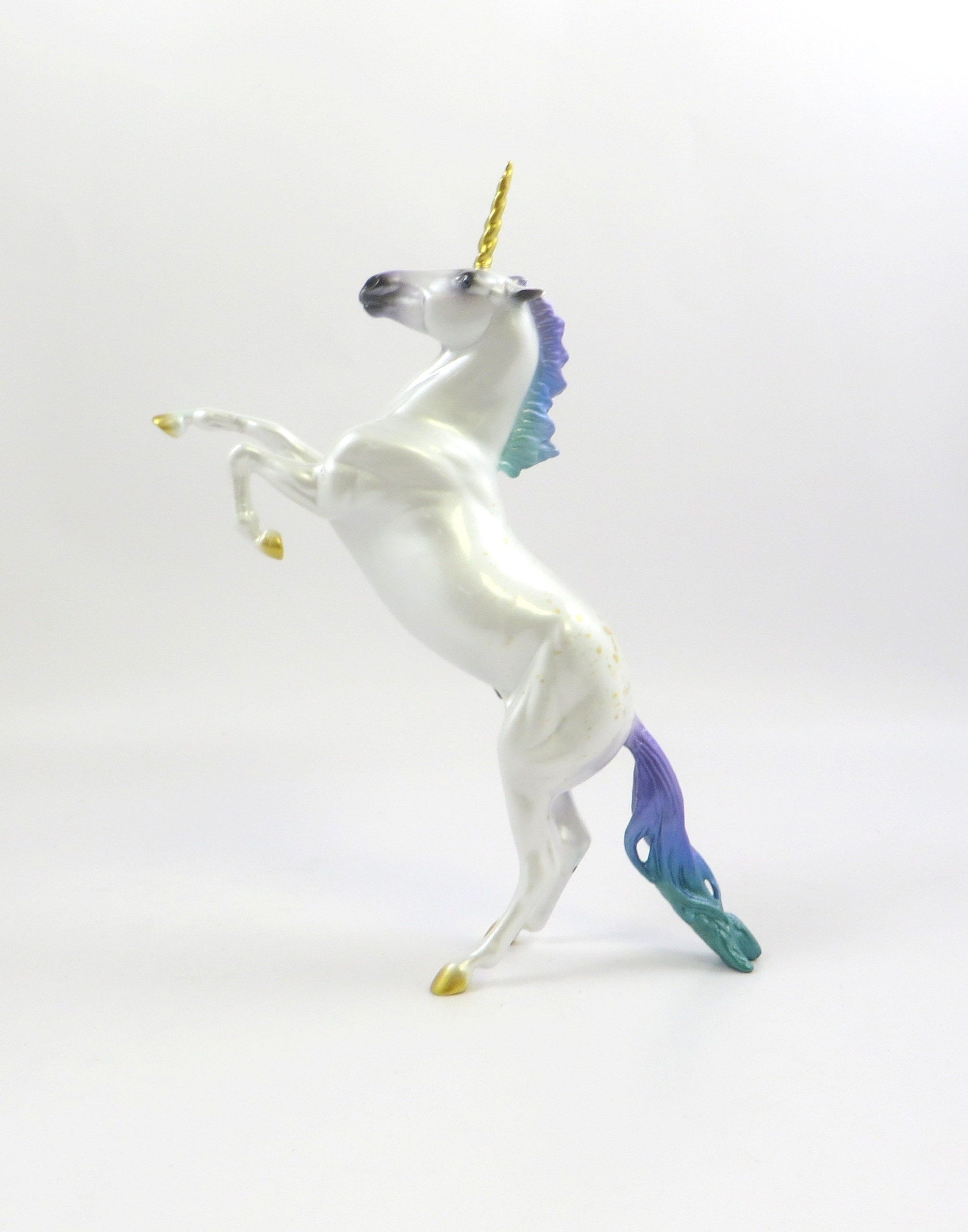 ROYAL DREAMER-LE-2 UNICORN PEBBLES MODEL HORSE EQ 2019