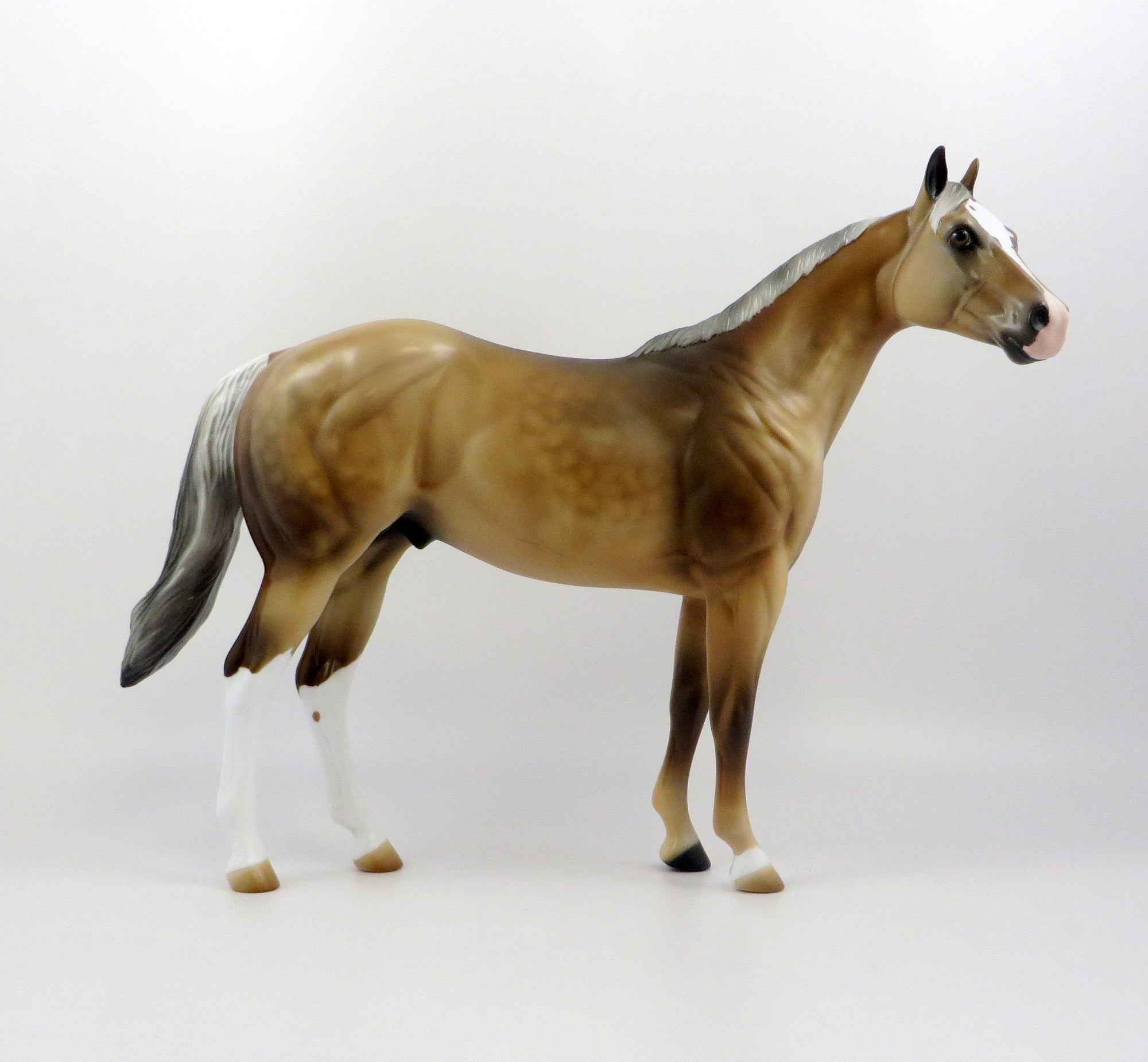 ROYAL QUEST-OOAK SOOTY PALOMINO ISH MODEL HORSE EQ 19