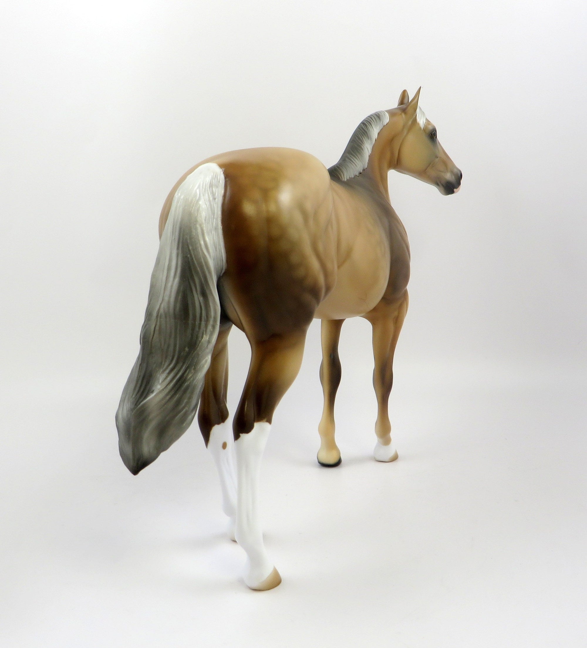 ROYAL QUEST-OOAK SOOTY PALOMINO ISH MODEL HORSE EQ 19