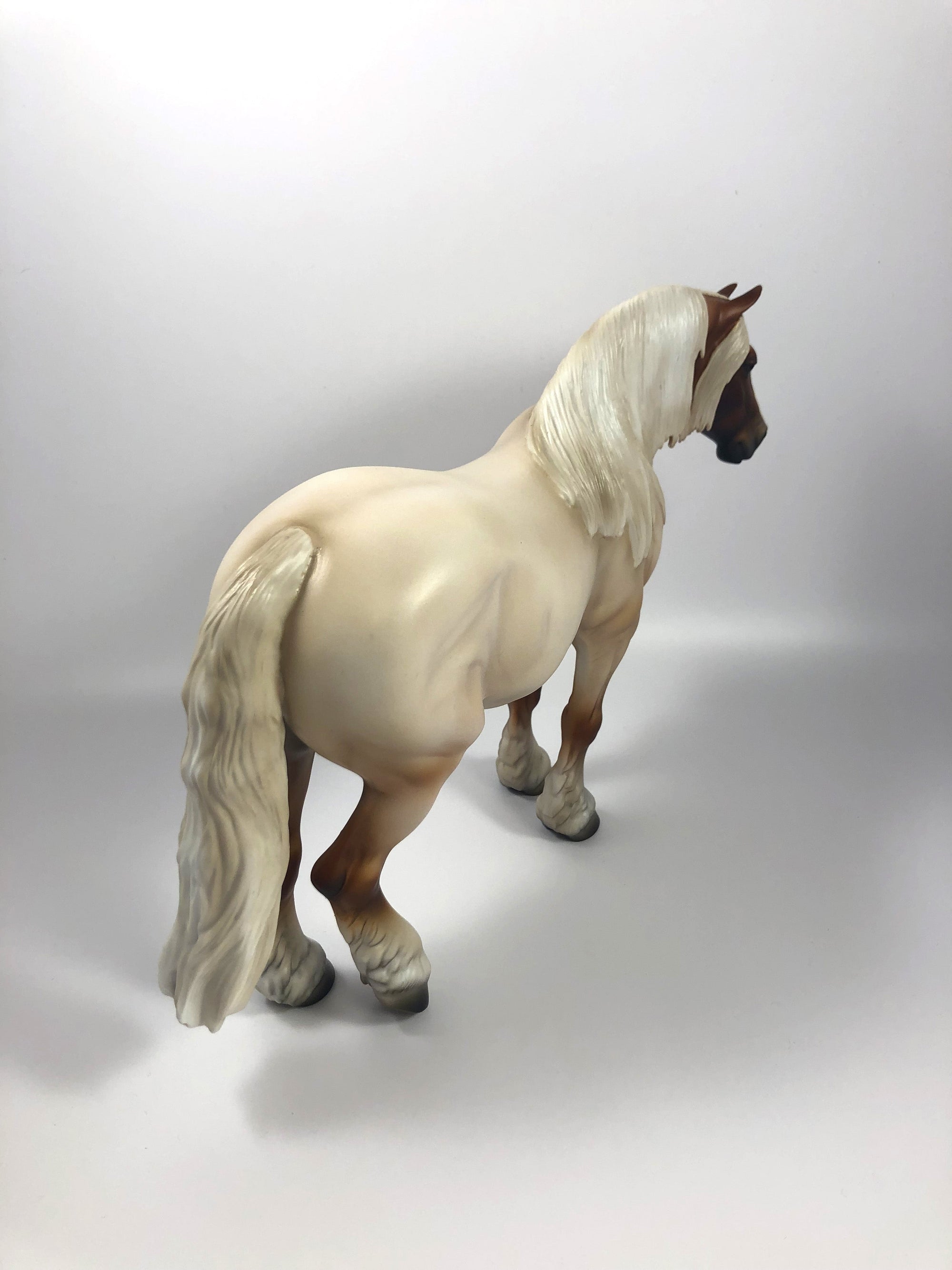 WYNNIE-LE-30 STRAWBERRY ROAN HEAVY DRAFT MARE MODEL HORSE SHCF 2019