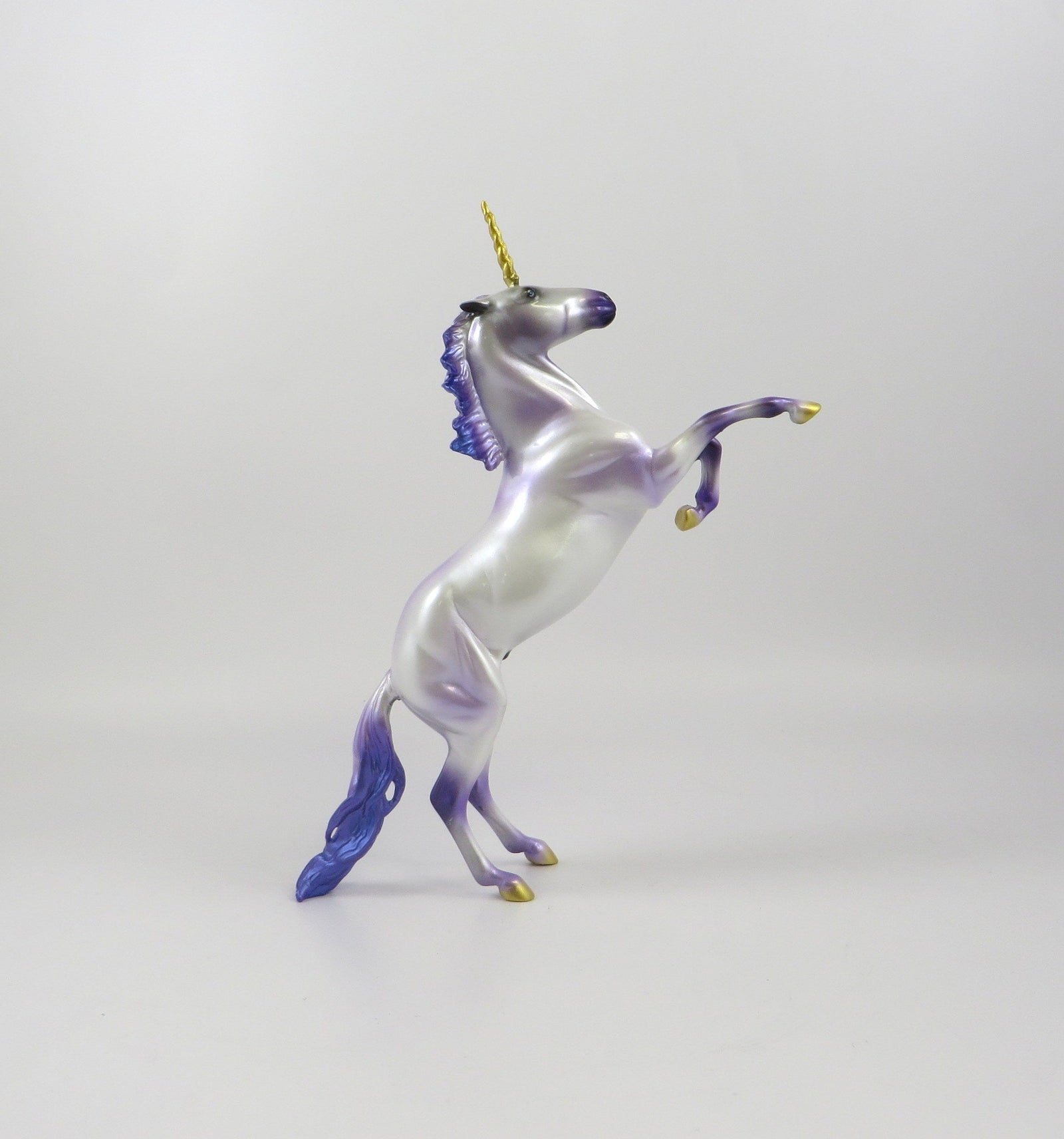 SATIN PILLOW-LE-10 LAVENDER REARING UNICORN PEBBLE MODEL HORSE EQ 19