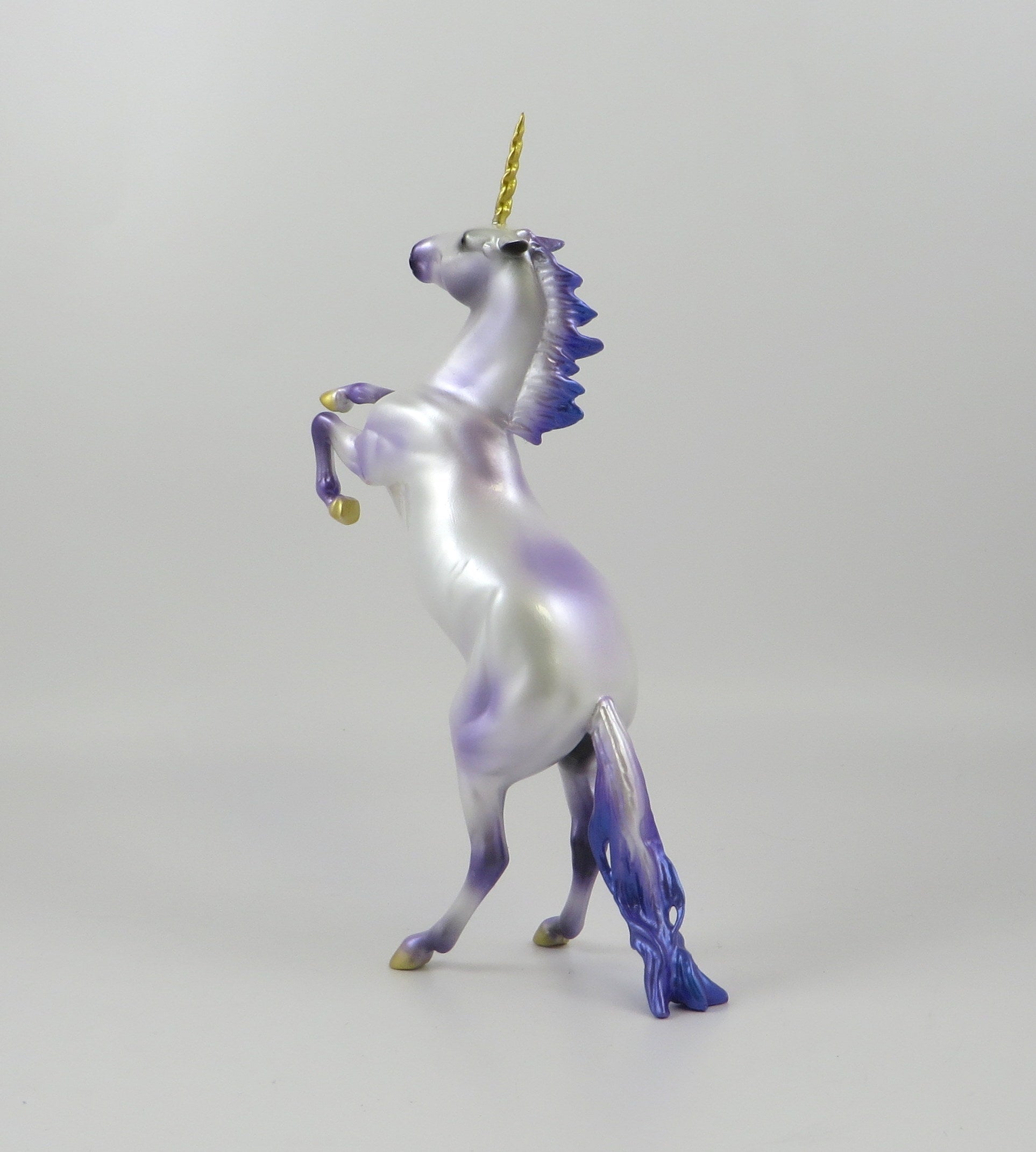 SATIN PILLOW-LE-10 LAVENDER REARING UNICORN PEBBLE MODEL HORSE EQ 19