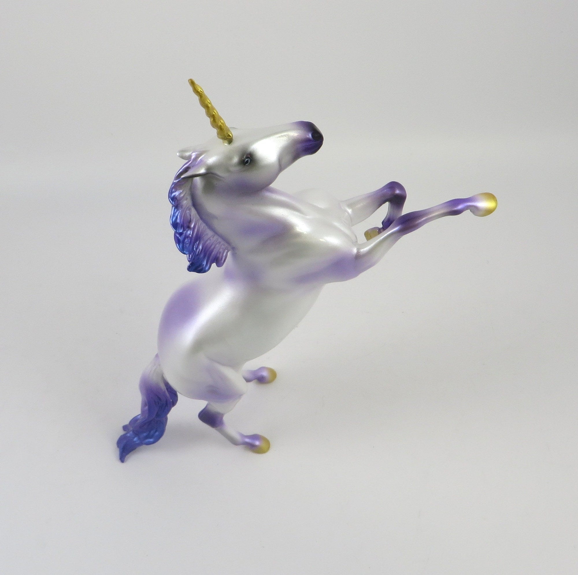 SATIN PILLOW-LE-10 LAVENDER REARING UNICORN PEBBLE MODEL HORSE EQ 19