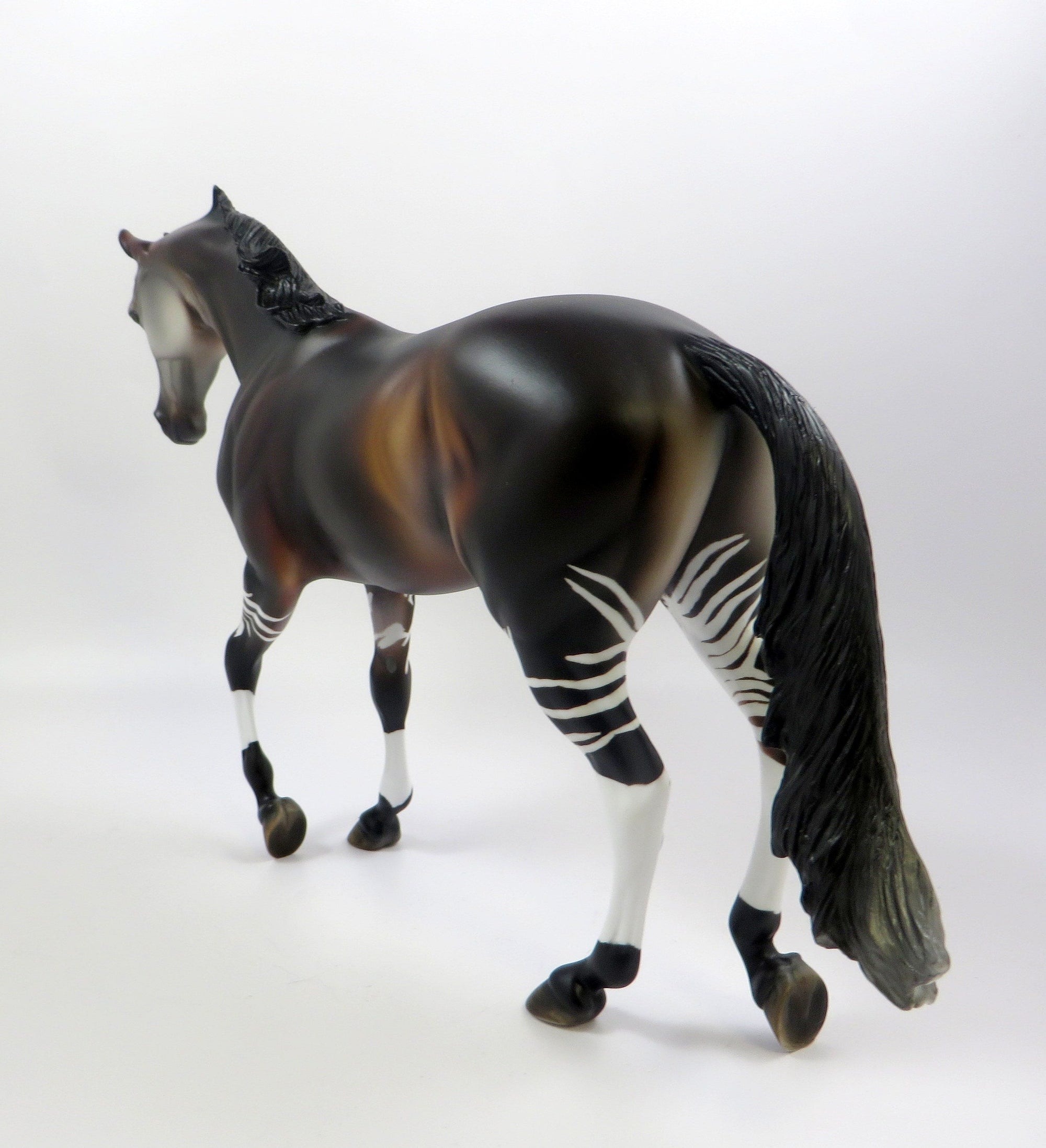 SEAMUS-OOAK &quot;OKAPI&quot; THOROUGHBRED MODEL HORSE EQ 19