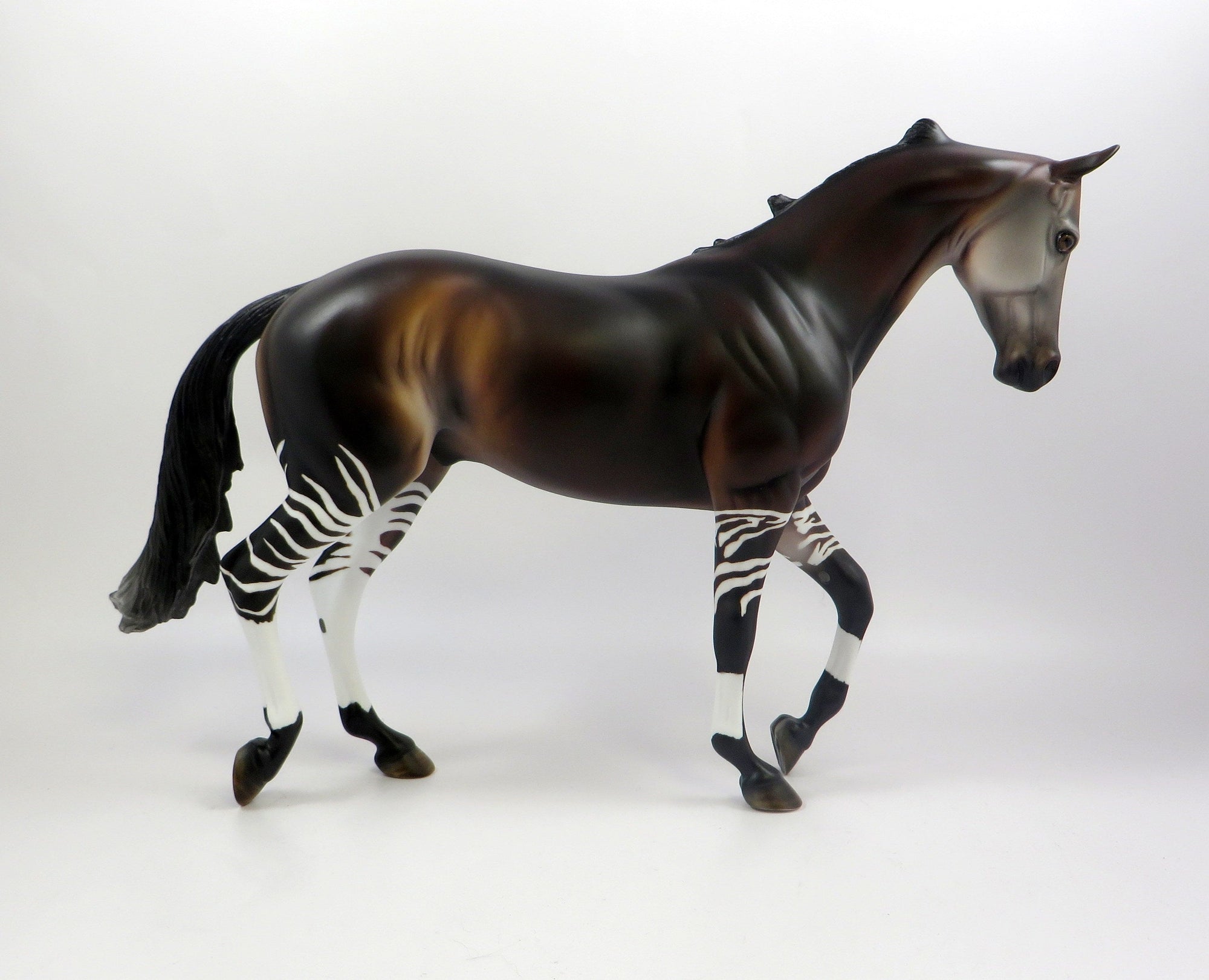 SEAMUS-OOAK &quot;OKAPI&quot; THOROUGHBRED MODEL HORSE EQ 19