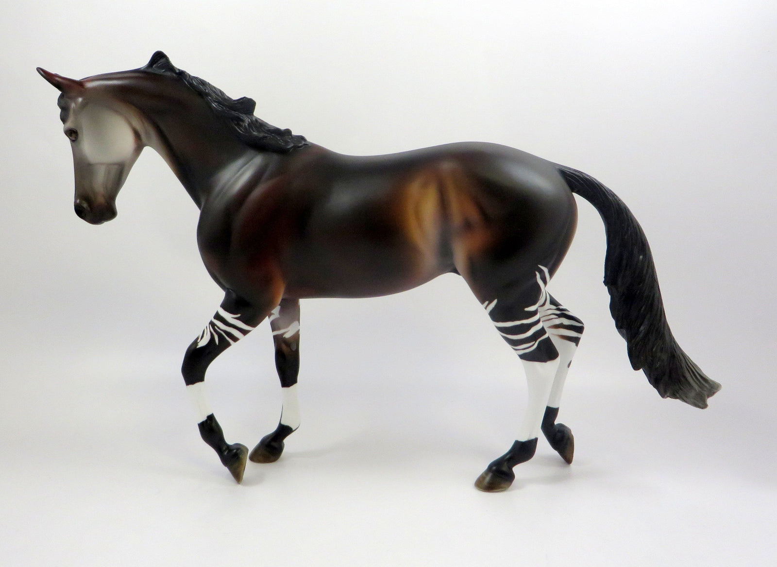 SEAMUS-OOAK "OKAPI" THOROUGHBRED MODEL HORSE EQ 19