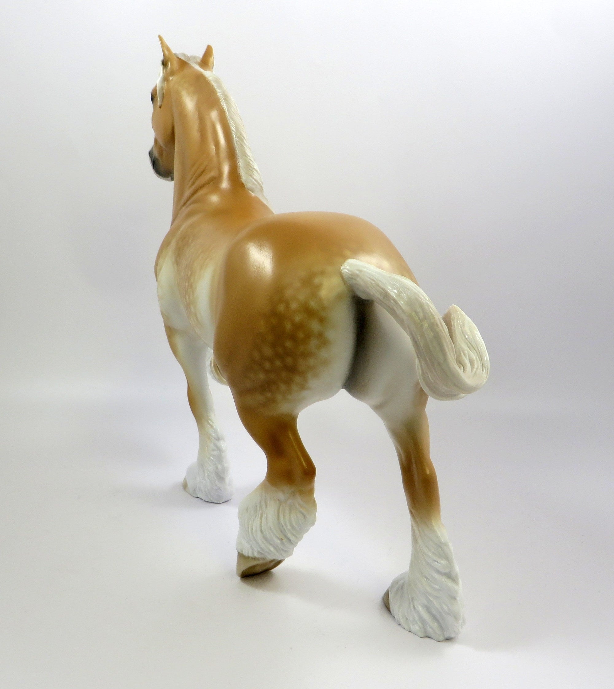 SEND ME NO FLOWERS-OOAK BLONDE SORREL TROTTING DRAFTER MODEL HORSE BY SHERYL LEISURE EQ 19