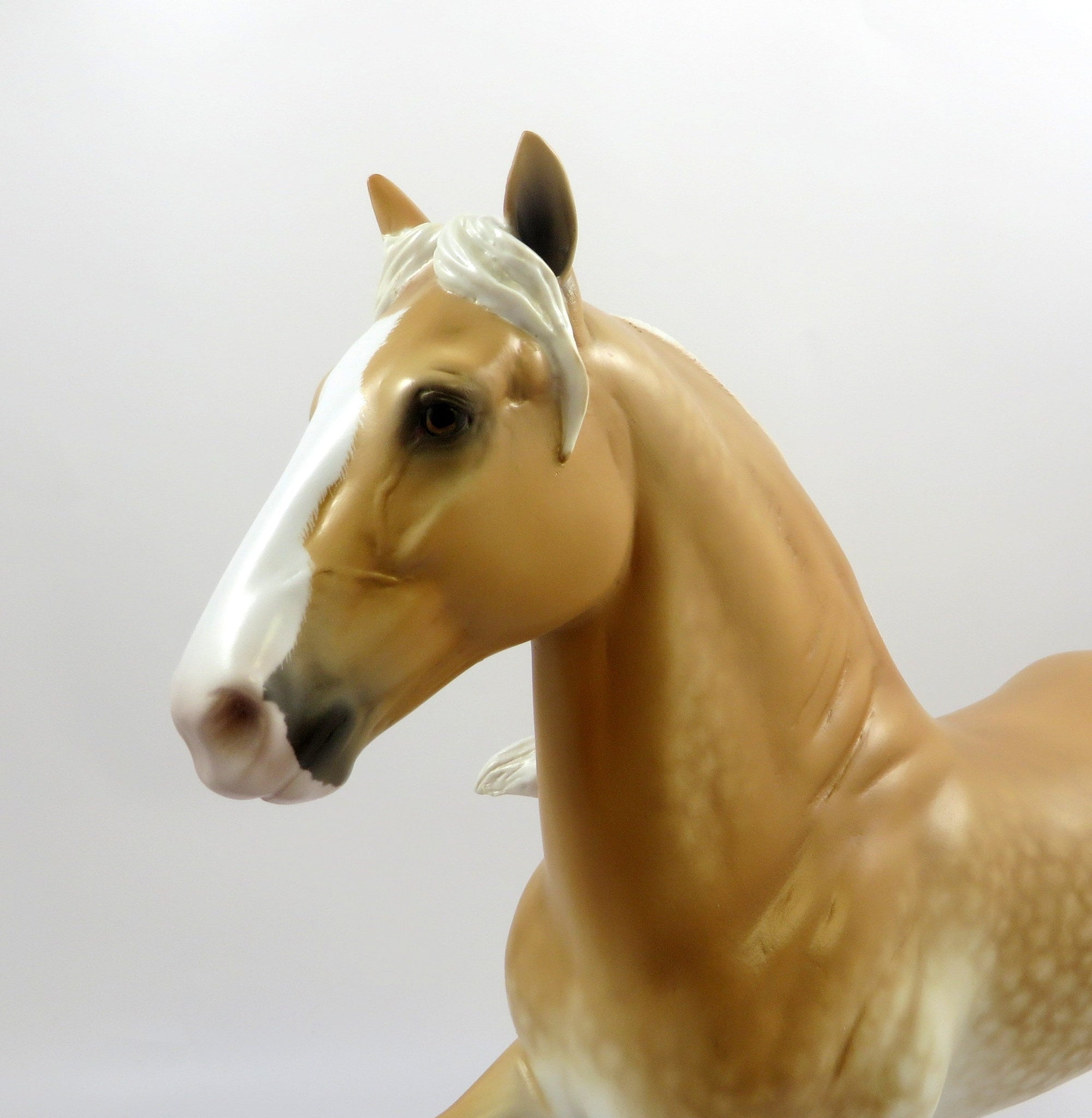 SEND ME NO FLOWERS-OOAK BLONDE SORREL TROTTING DRAFTER MODEL HORSE BY SHERYL LEISURE EQ 19