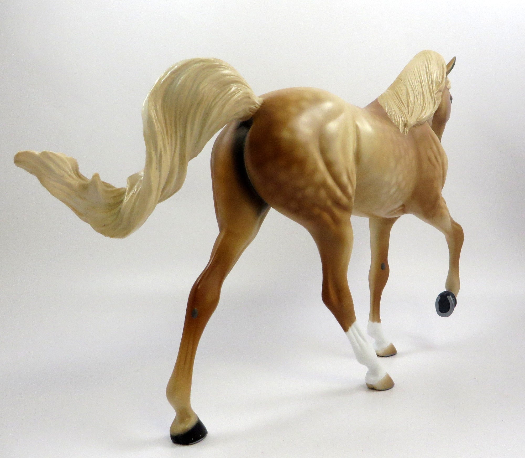 SHOGI-OOAK DAPPLE PALOMINO TENNESEE WALKER MODEL HORSE EQ 2019