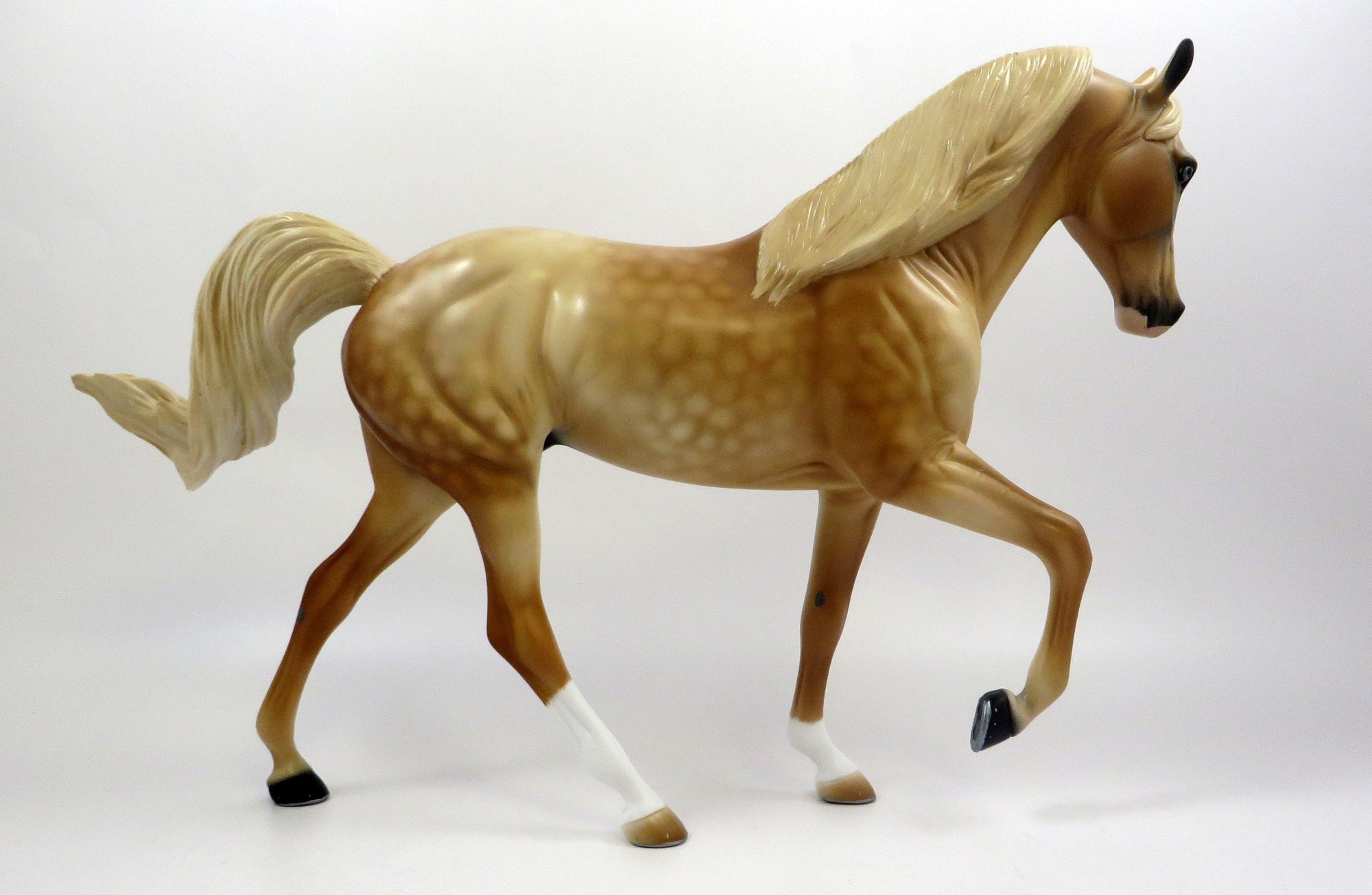 SHOGI-OOAK DAPPLE PALOMINO TENNESEE WALKER MODEL HORSE EQ 2019