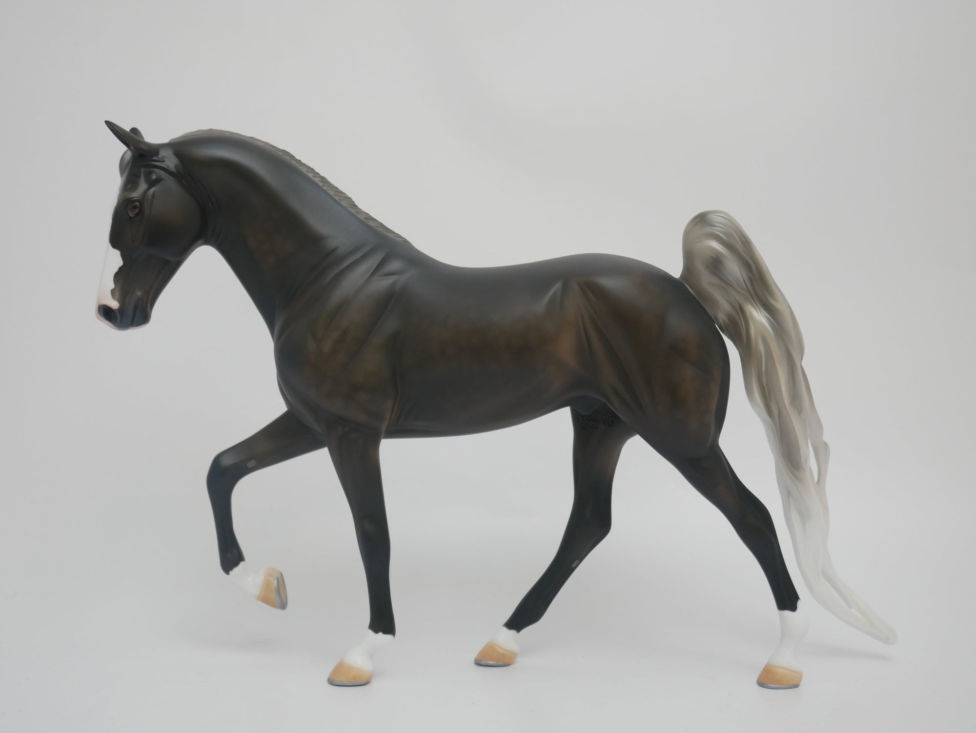SHOW ME CM - LE-5 DAPPLE SILVER  TENNESSEE WALKER MODEL HORSE BY AUDREY DIXON EA/MW 2020