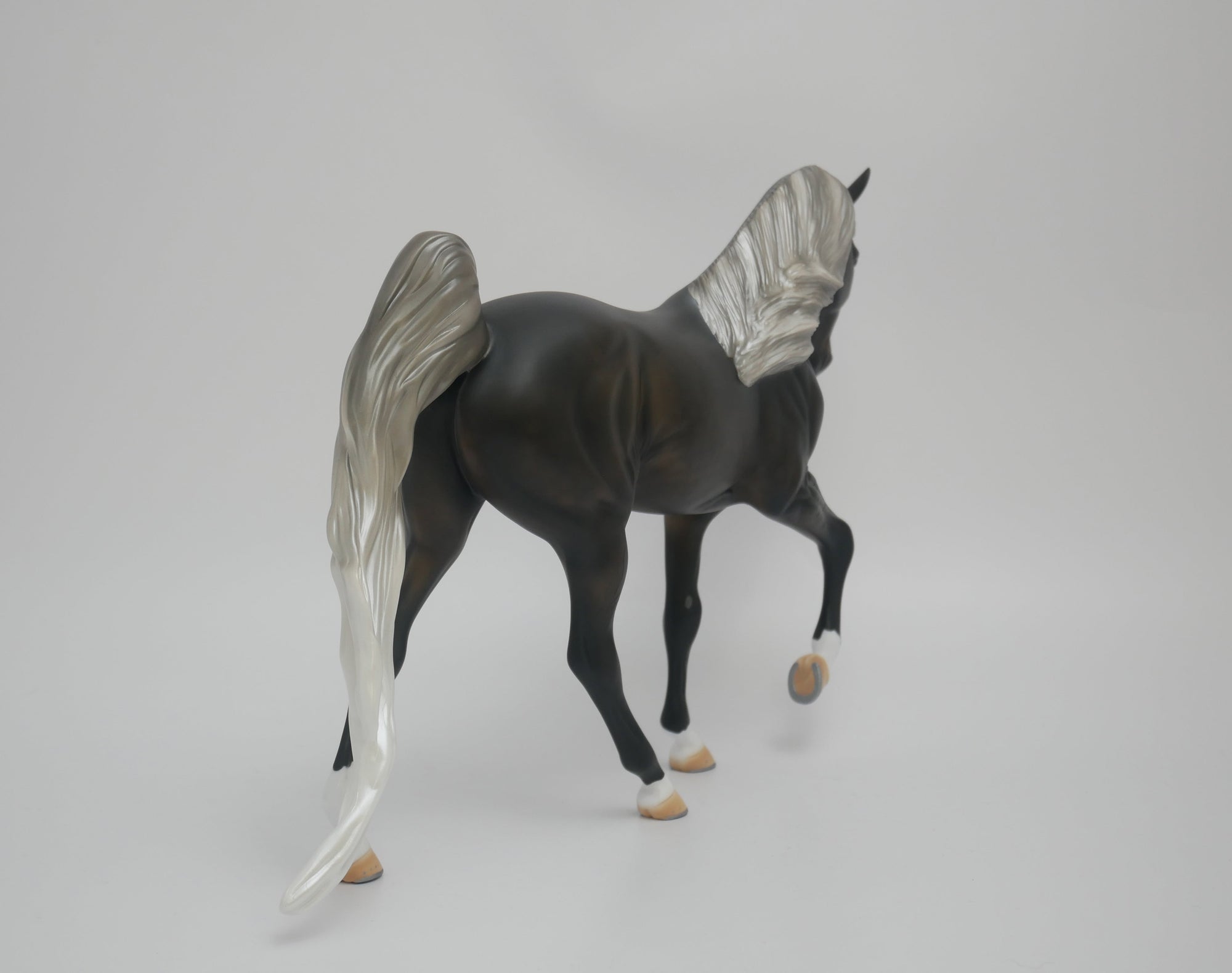 SHOW ME CM - LE-5 DAPPLE SILVER  TENNESSEE WALKER MODEL HORSE BY AUDREY DIXON EA/MW 2020