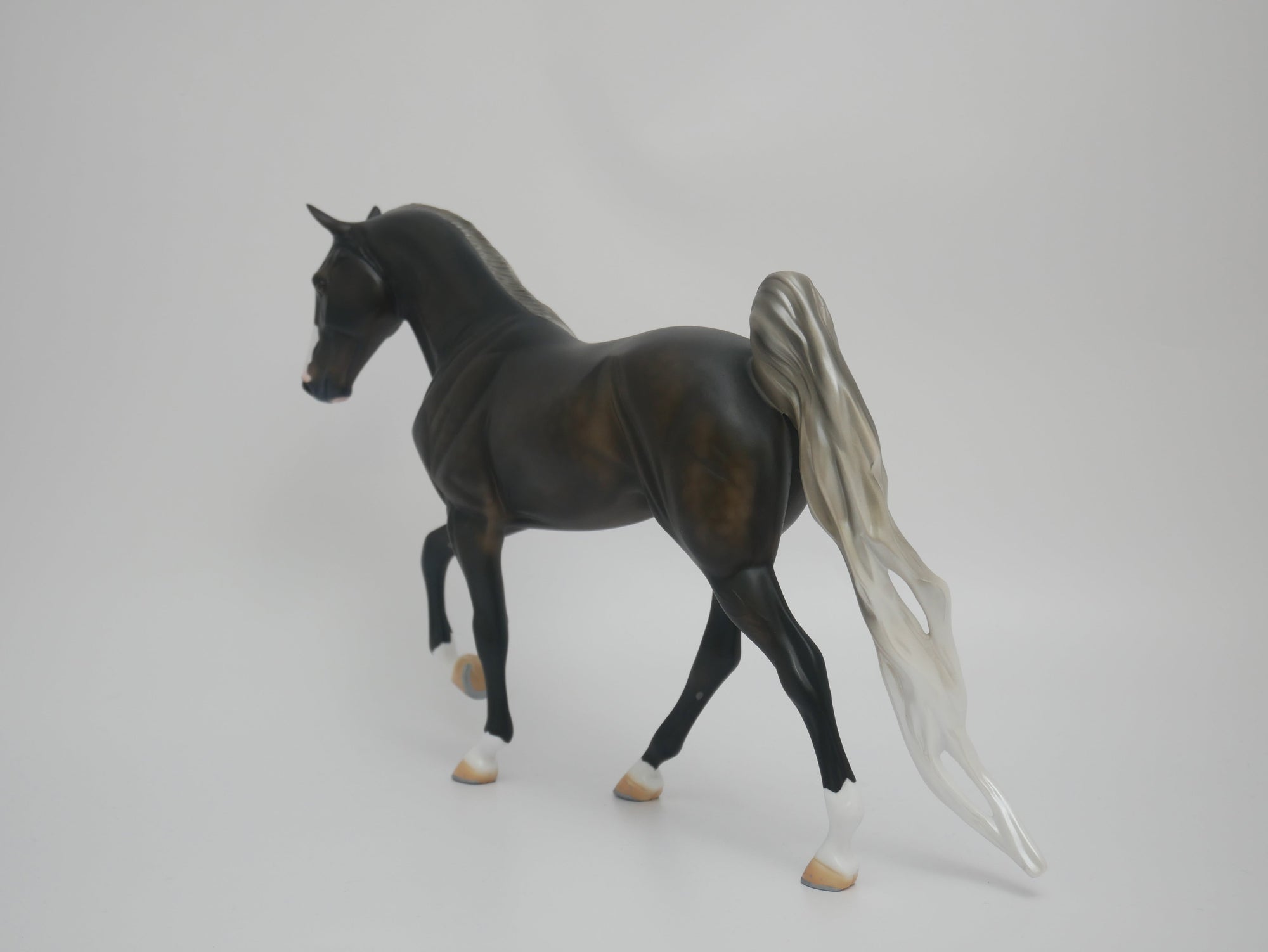 SHOW ME CM - LE-5 DAPPLE SILVER  TENNESSEE WALKER MODEL HORSE BY AUDREY DIXON EA/MW 2020