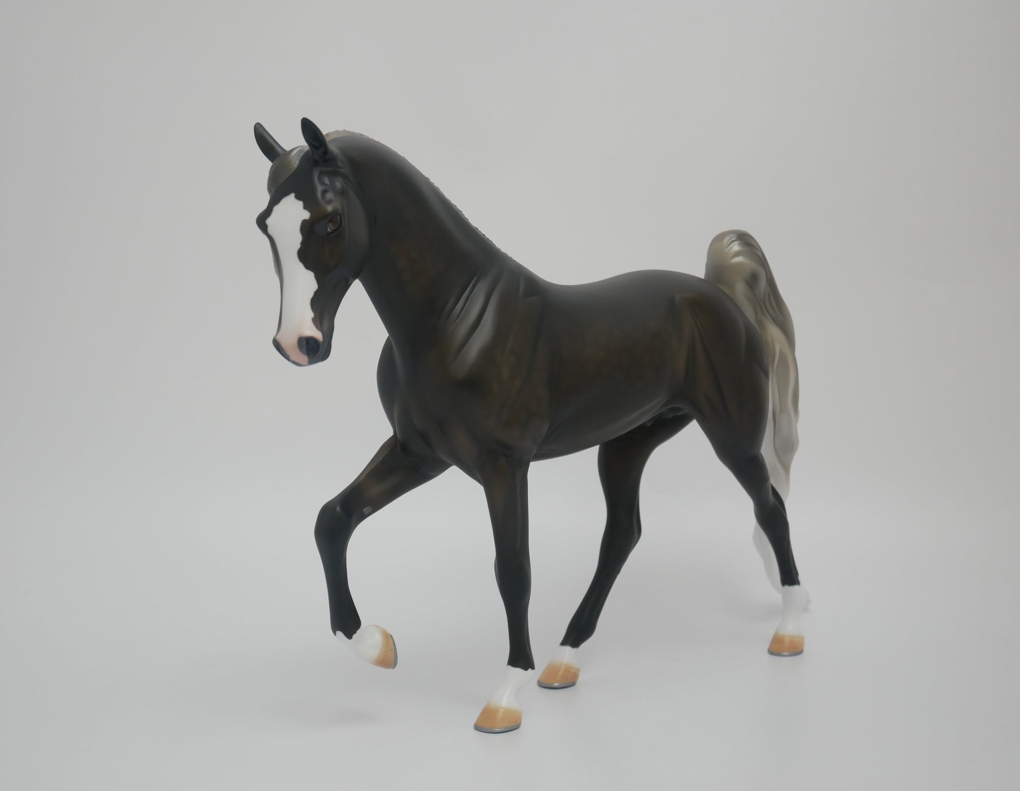 SHOW ME CM - LE-5 DAPPLE SILVER  TENNESSEE WALKER MODEL HORSE BY AUDREY DIXON EA/MW 2020