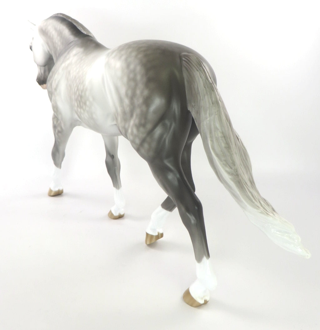 SILVER WHITE WINTER - LIGHT DAPPLE GREY IRISH DRAFT BY SHERYL LEISURE WHS19