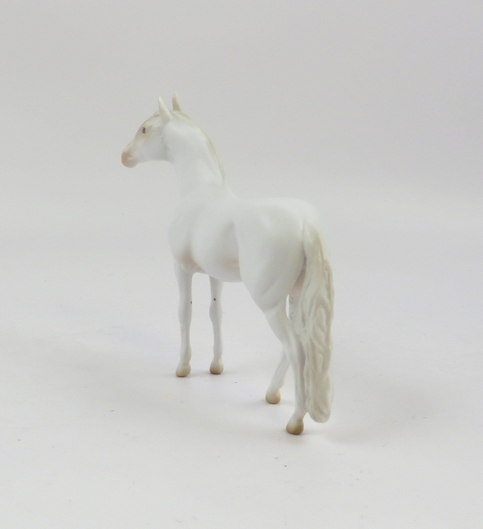 SIR BEDIVERE-LE-5 KNIGHTS OF THE ROUND TABLE WHITE ANDALUSIAN CHIP MODEL HORSE EQ 19