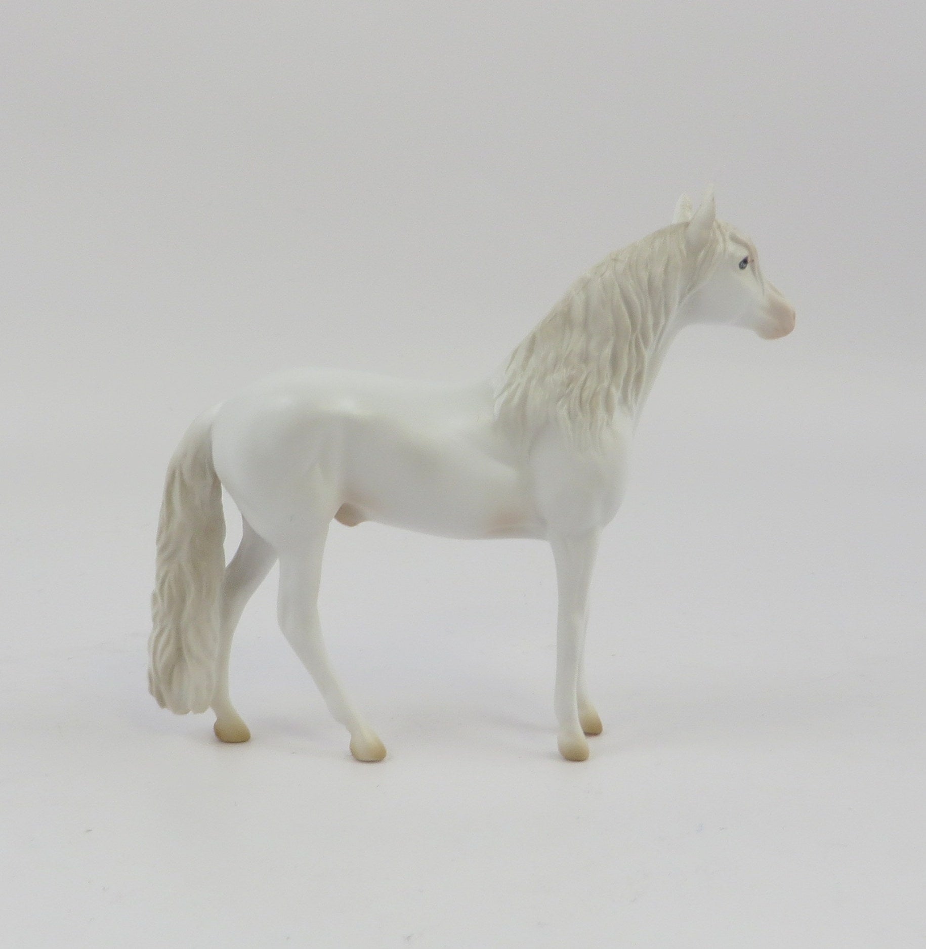 SIR BEDIVERE-LE-5 KNIGHTS OF THE ROUND TABLE WHITE ANDALUSIAN CHIP MODEL HORSE EQ 19