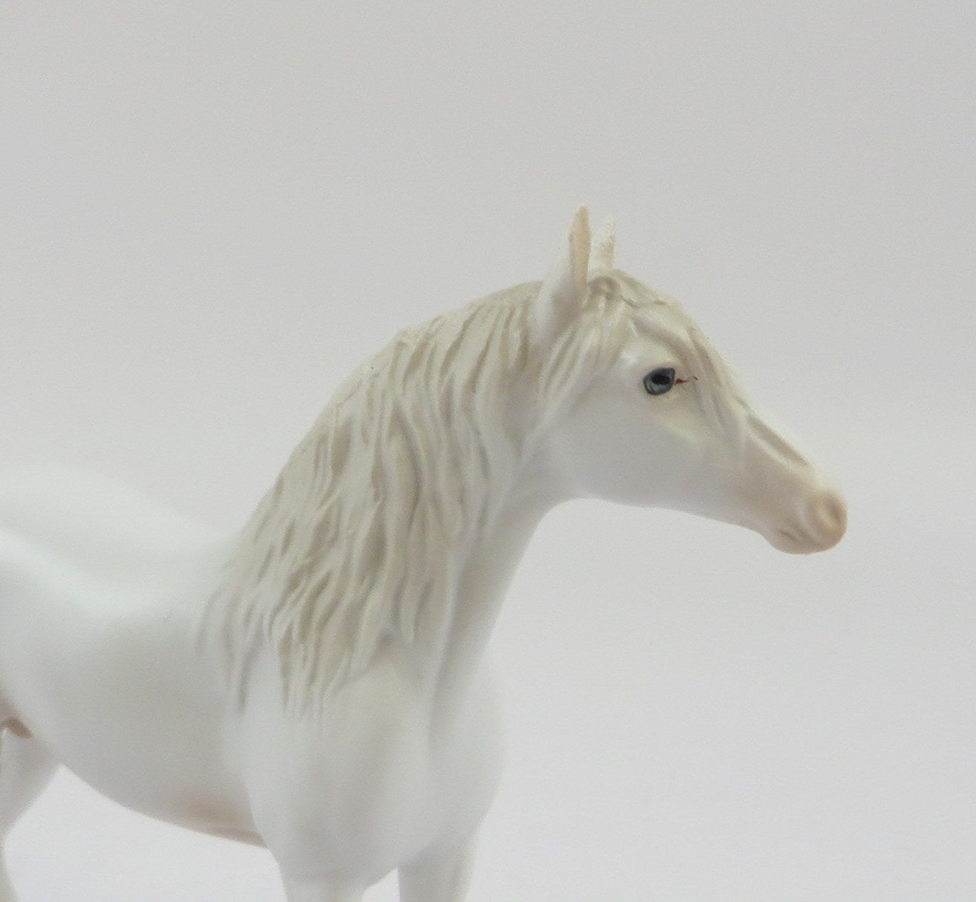 SIR BEDIVERE-LE-5 KNIGHTS OF THE ROUND TABLE WHITE ANDALUSIAN CHIP MODEL HORSE EQ 19