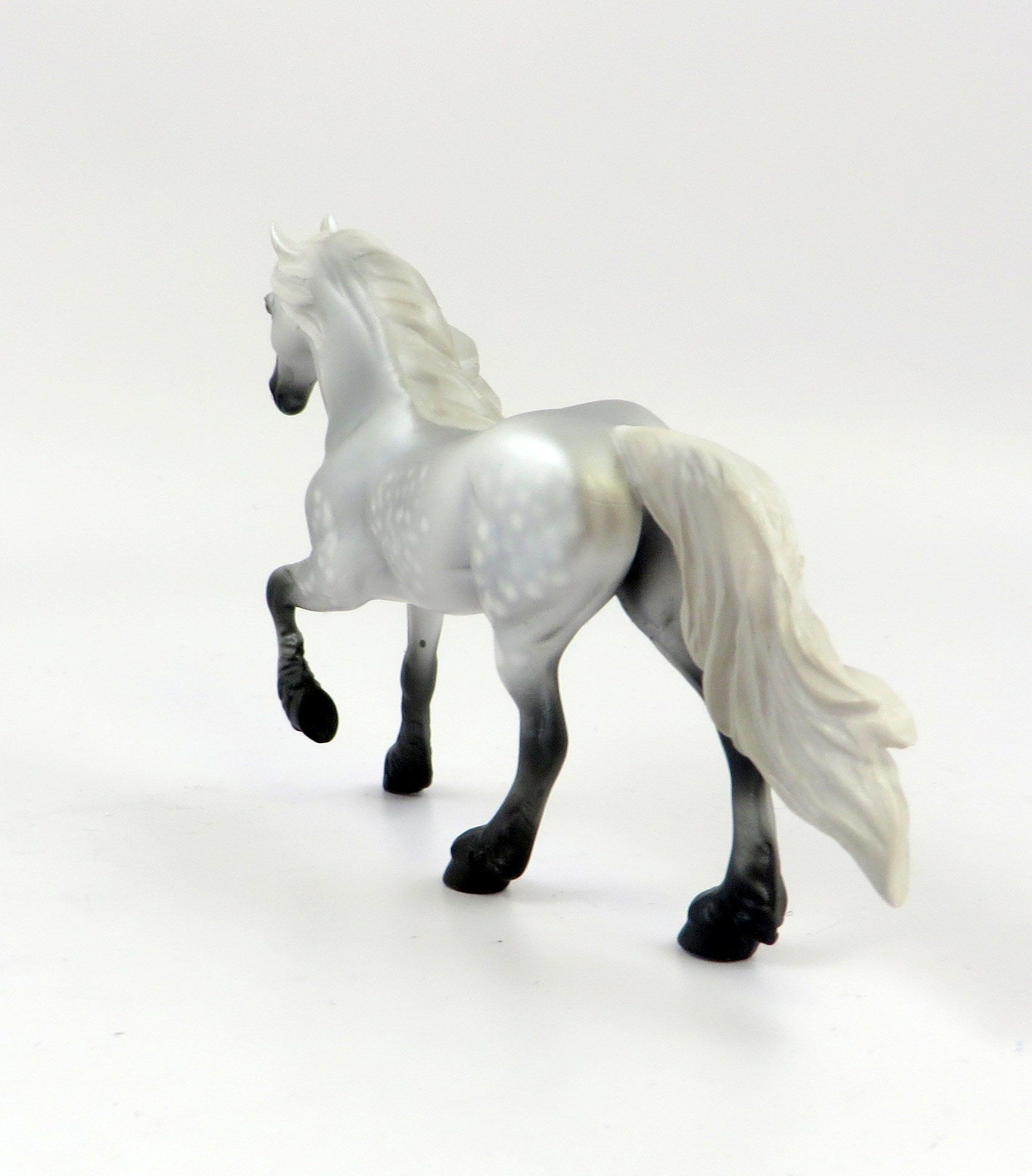 SIR GALAHAD-LE-5 LIGHT DAPPLE GREY FRIESIAN CHIP MODEL HORSE KNIGHTS OF THE ROUND TABLE EQ19