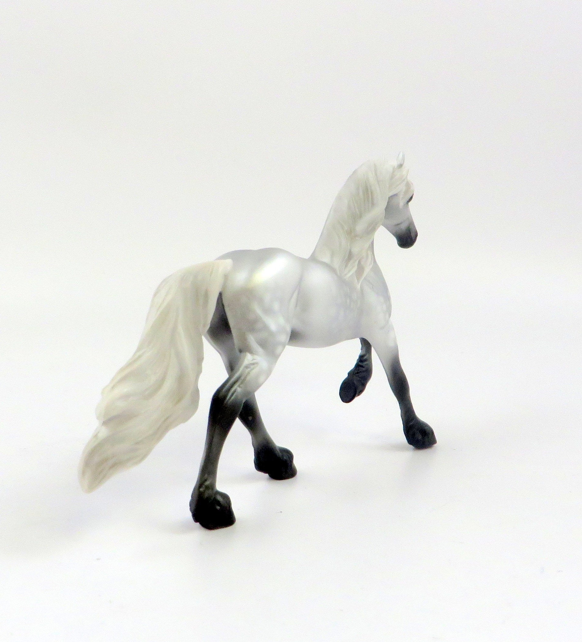 SIR GALAHAD-LE-5 LIGHT DAPPLE GREY FRIESIAN CHIP MODEL HORSE KNIGHTS OF THE ROUND TABLE EQ19