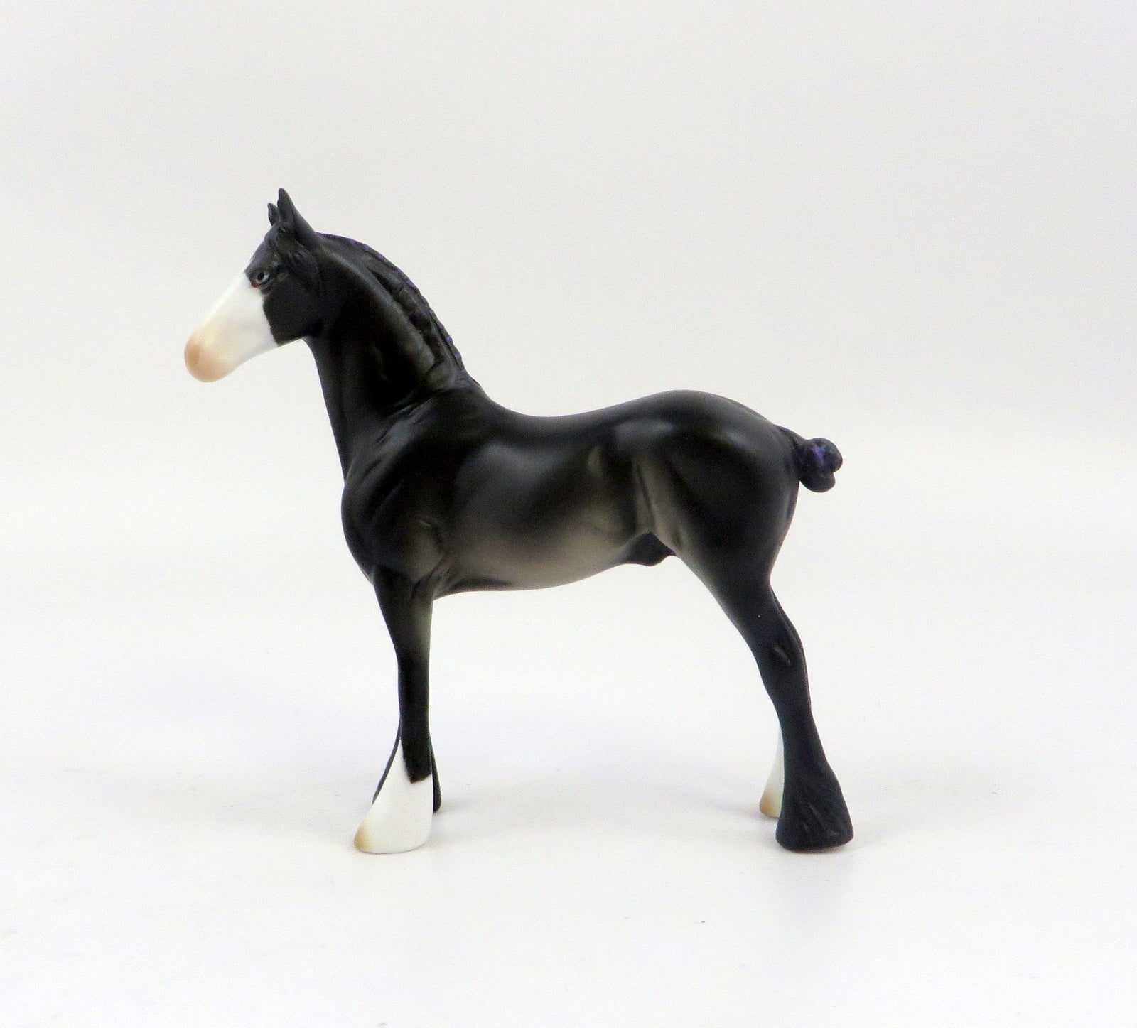 SIR GAWAIN-LE-5 BLACK STANDING DRAFTER CHIP MODEL HORSE KNIGHTS OF THE ROUND TABLE EQ 19