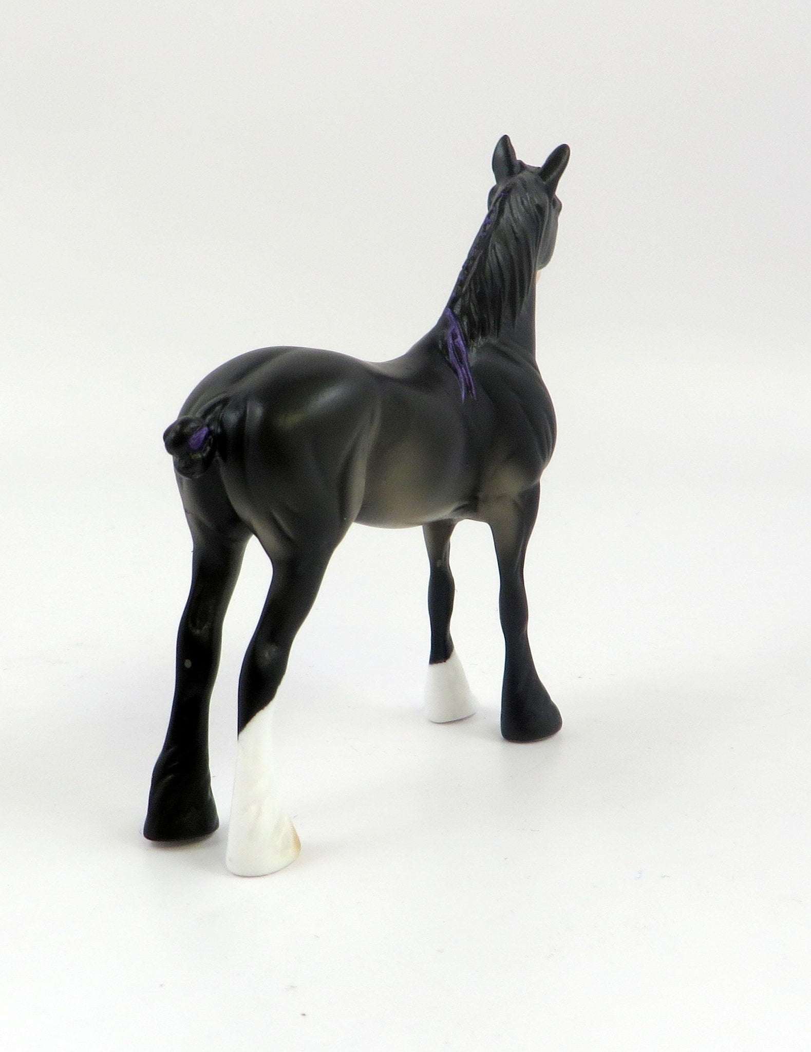 SIR GAWAIN-LE-5 BLACK STANDING DRAFTER CHIP MODEL HORSE KNIGHTS OF THE ROUND TABLE EQ 19