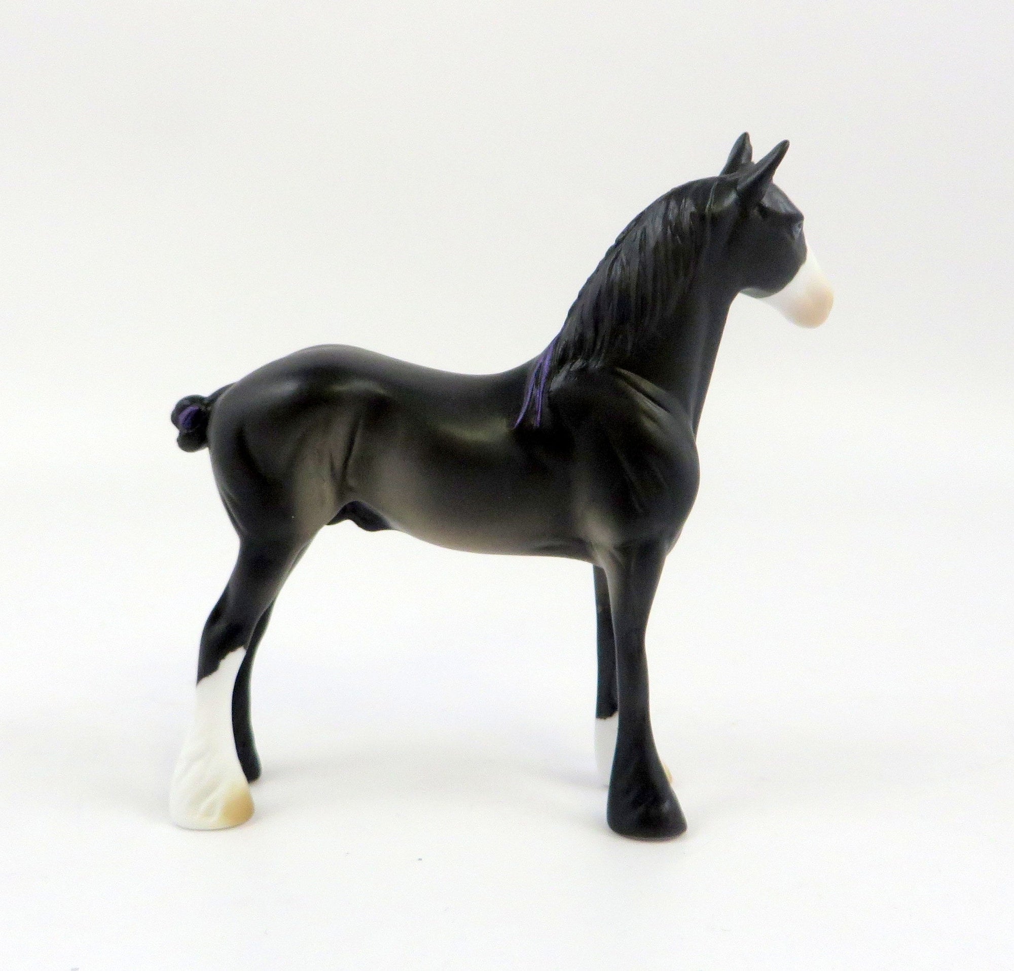 SIR GAWAIN-LE-5 BLACK STANDING DRAFTER CHIP MODEL HORSE KNIGHTS OF THE ROUND TABLE EQ 19