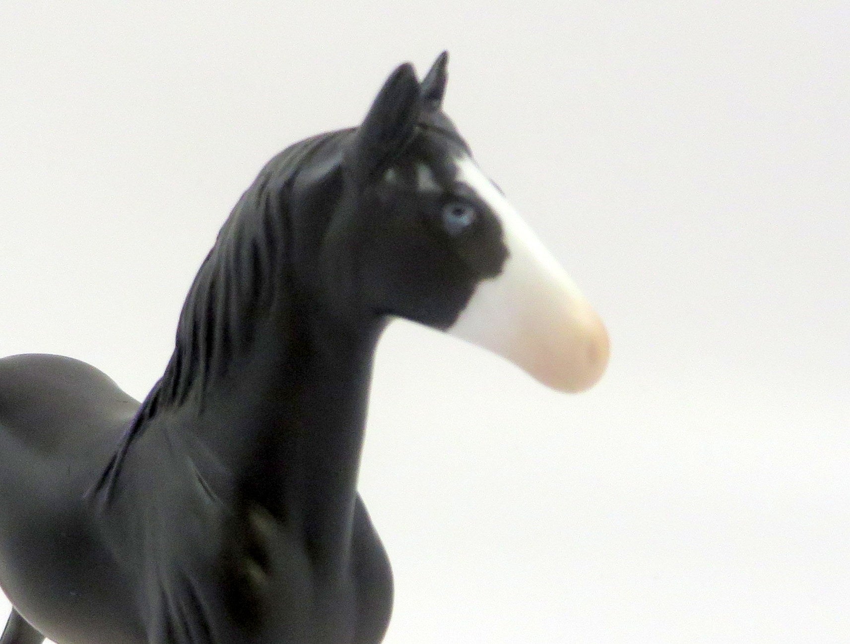 SIR GAWAIN-LE-5 BLACK STANDING DRAFTER CHIP MODEL HORSE KNIGHTS OF THE ROUND TABLE EQ 19