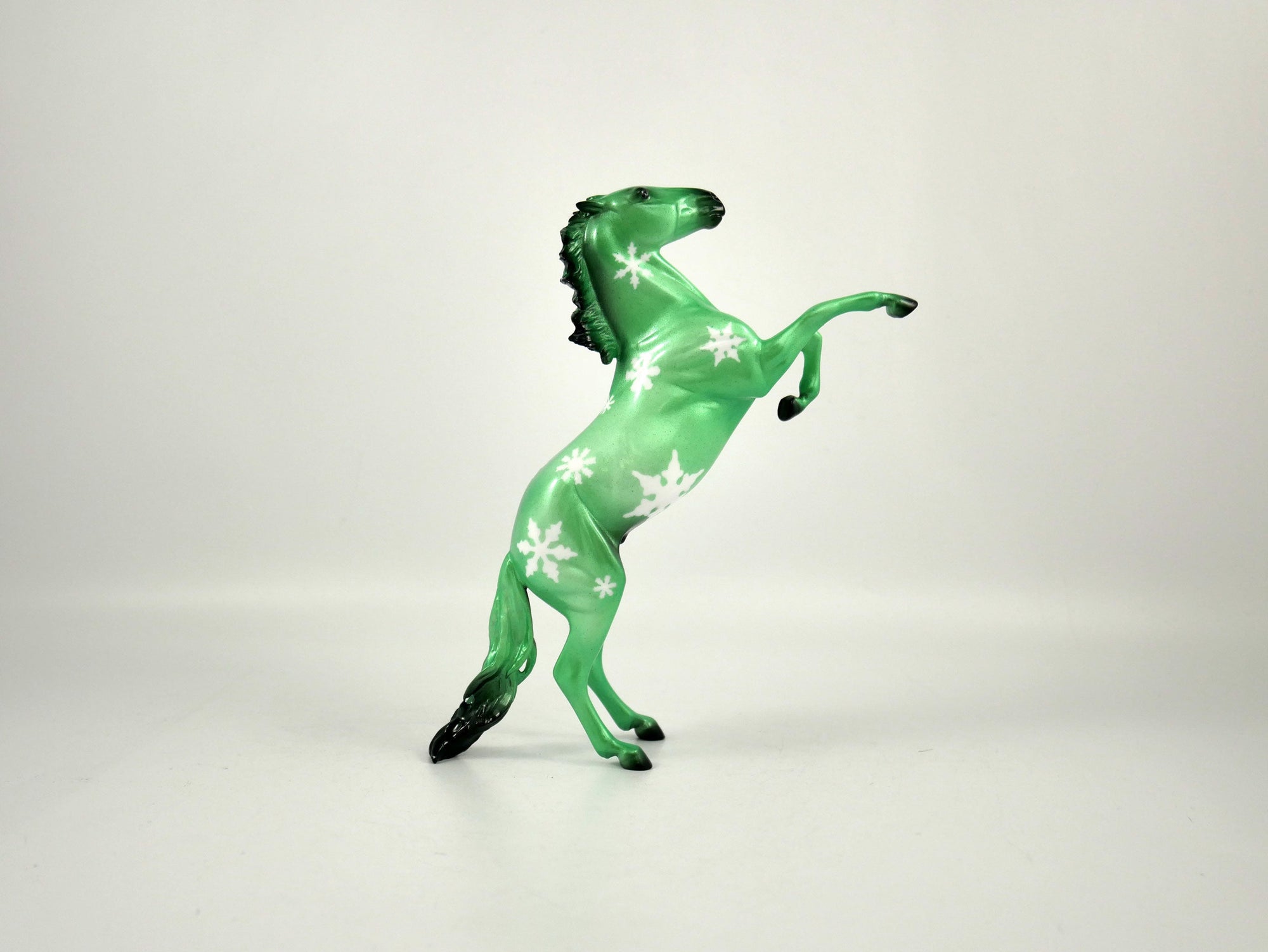 SPEARMINT-OOAK SNOWFLAKE DECORATOR REARING PEBBLES BY ELLEN ROBBINS 12/22/20