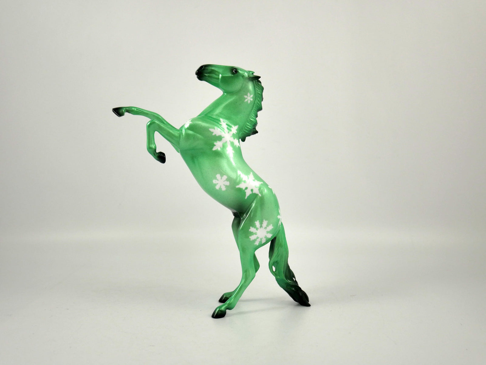 SPEARMINT-OOAK SNOWFLAKE DECORATOR REARING PEBBLES BY ELLEN ROBBINS 12/22/20