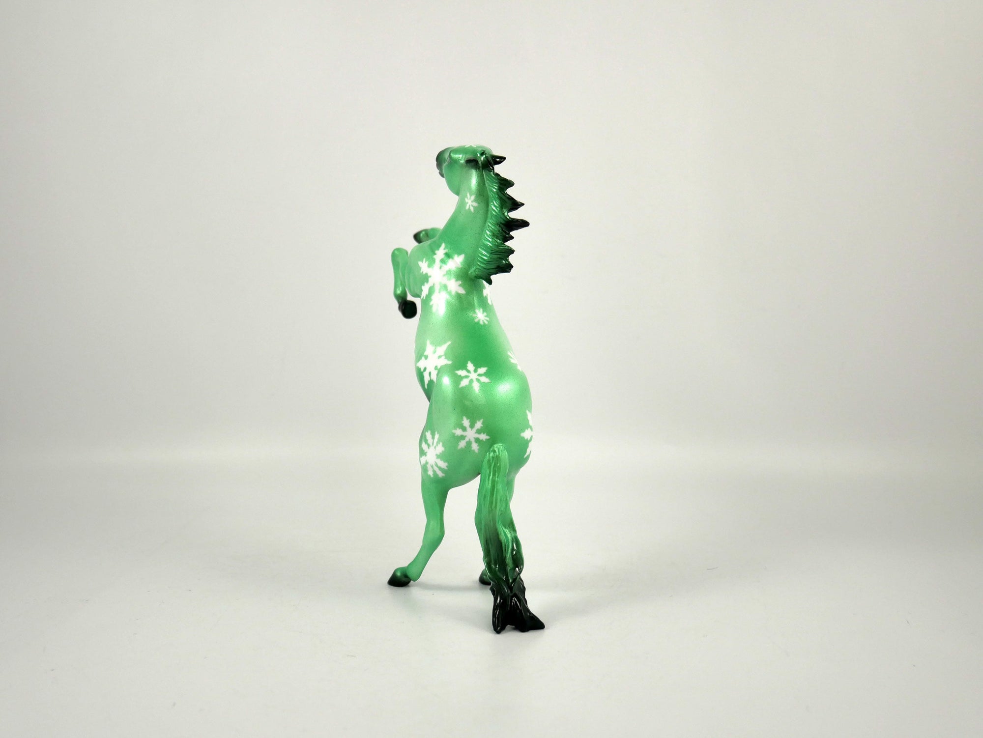 SPEARMINT-OOAK SNOWFLAKE DECORATOR REARING PEBBLES BY ELLEN ROBBINS 12/22/20