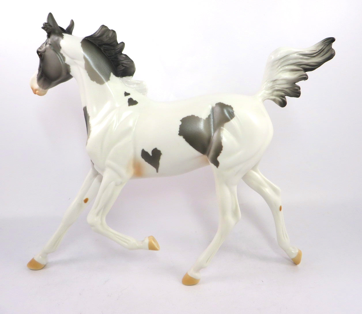 SPECIAL LOVE - LE-4 WHITE PINTO YEARLING MODEL HORSE BY KAYLA WESSE SB20