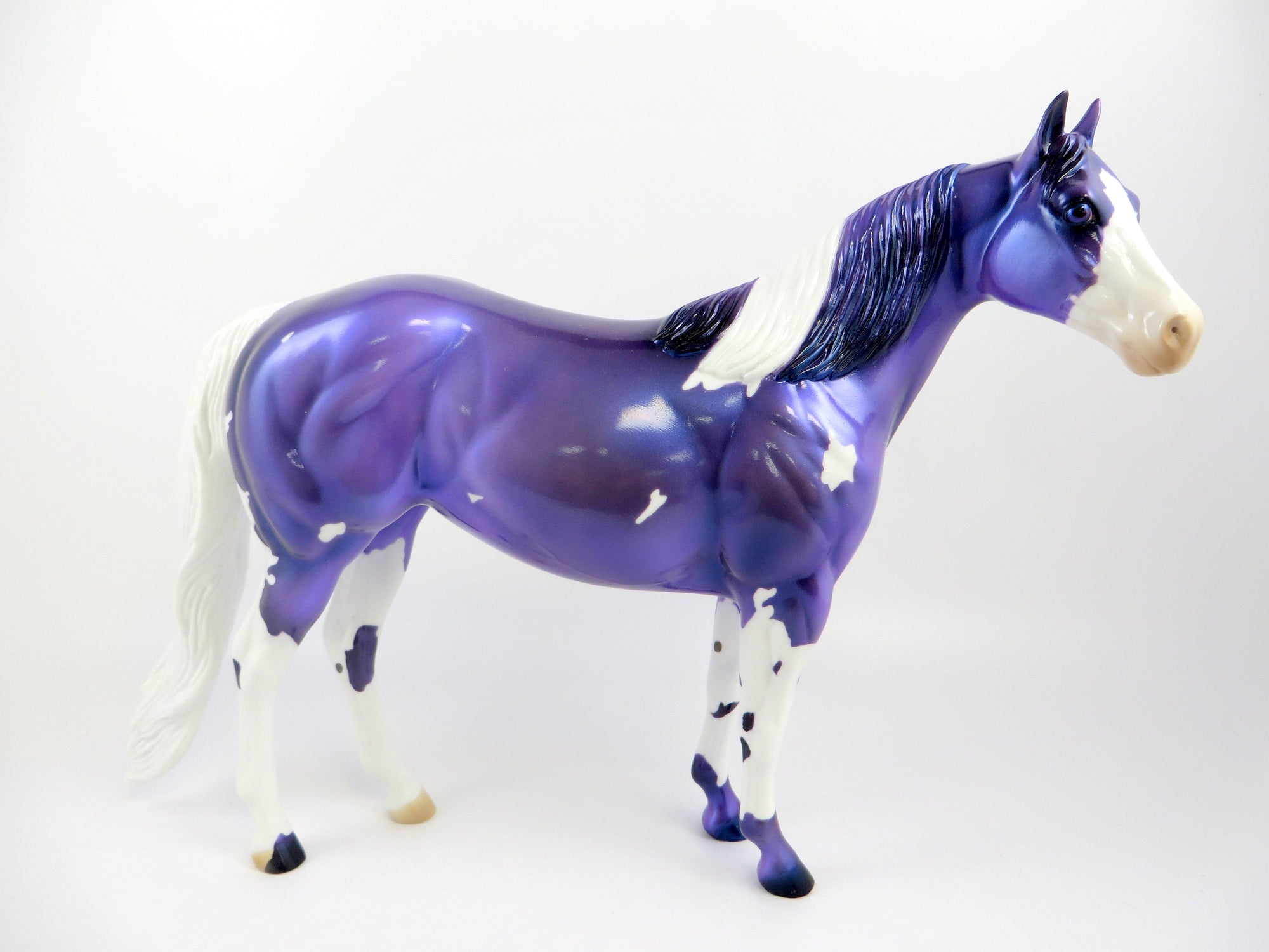 AMETHYST ISH MODEL HORSE EQ 19