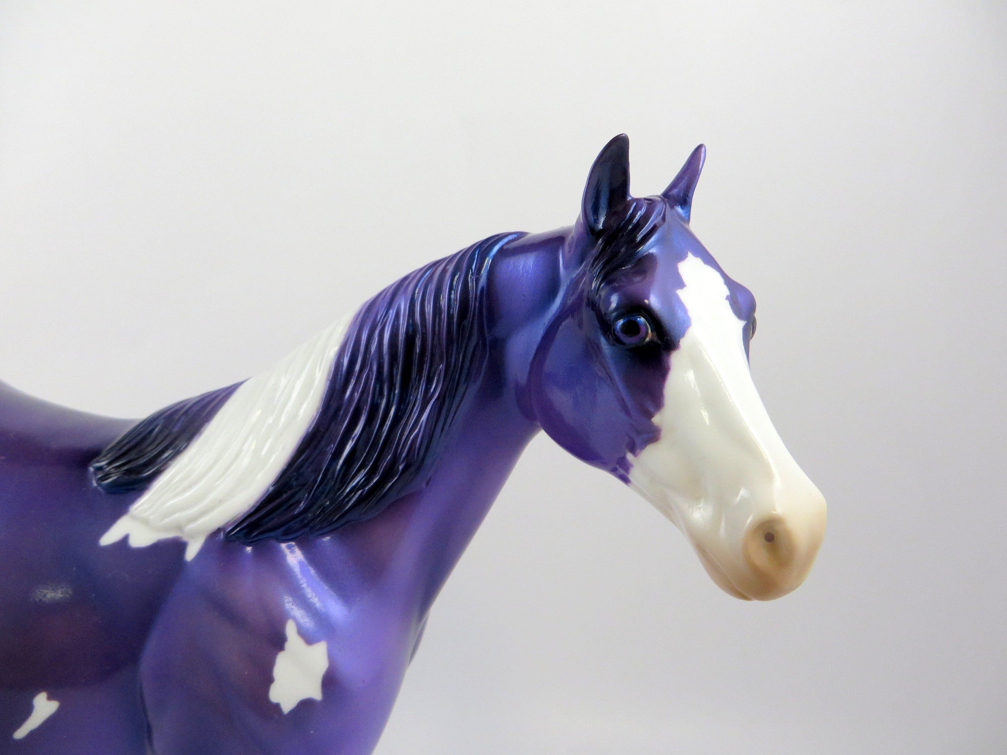 AMETHYST ISH MODEL HORSE EQ 19