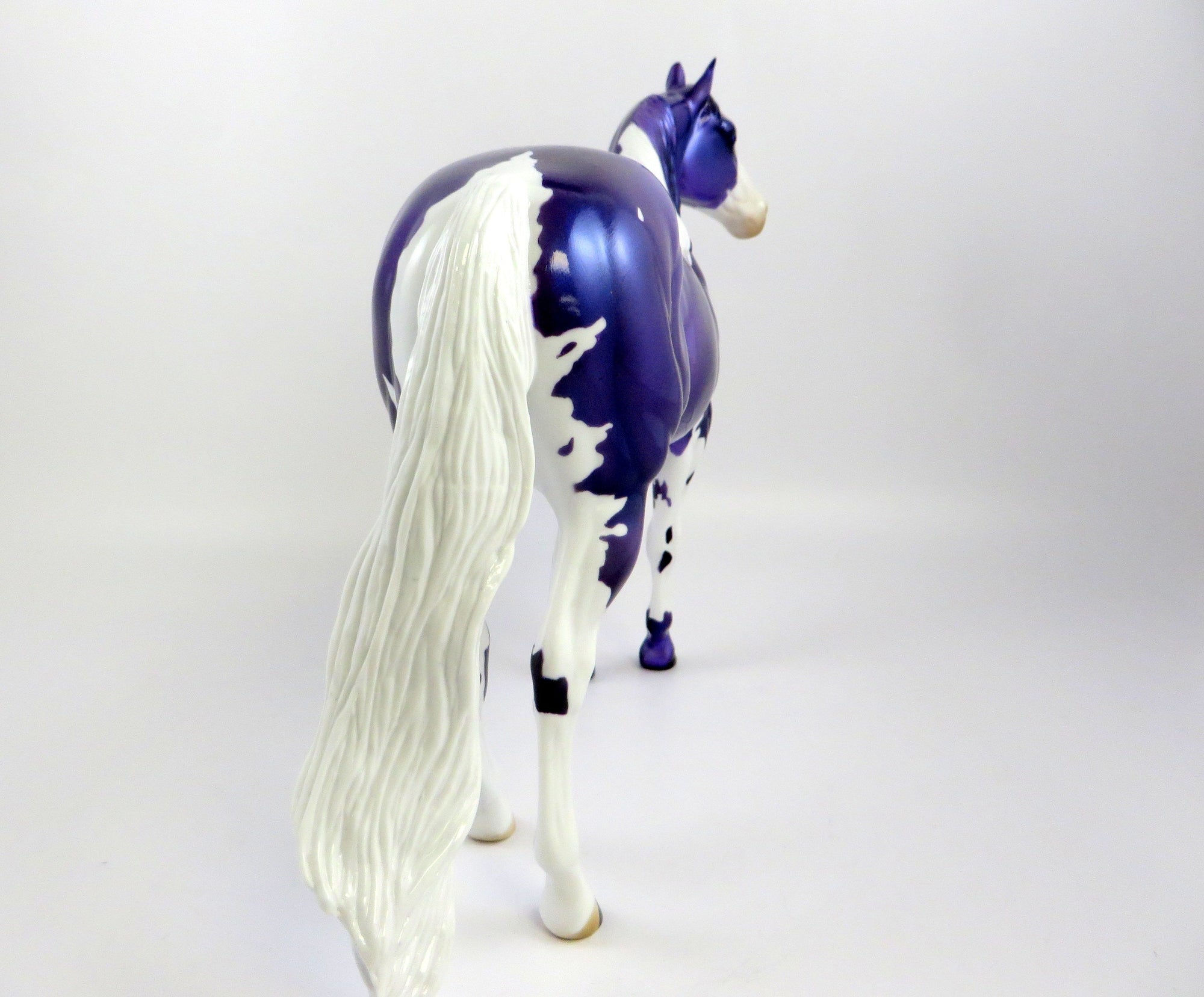 AMETHYST ISH MODEL HORSE EQ 19