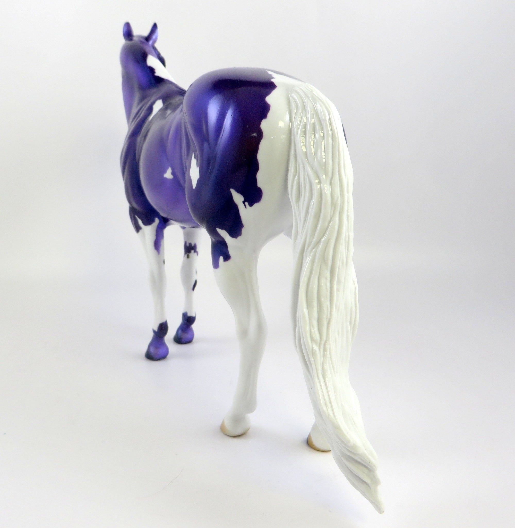 AMETHYST ISH MODEL HORSE EQ 19