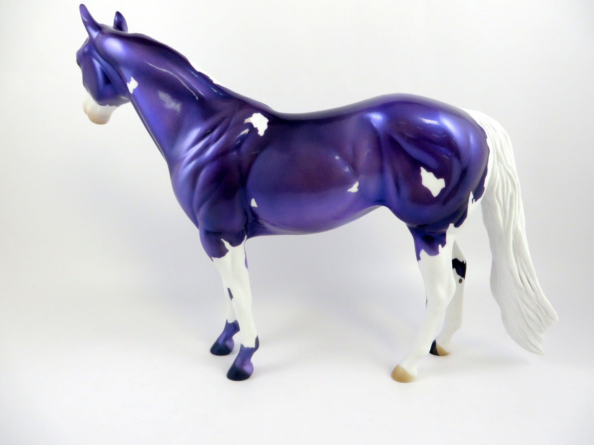 AMETHYST ISH MODEL HORSE EQ 19