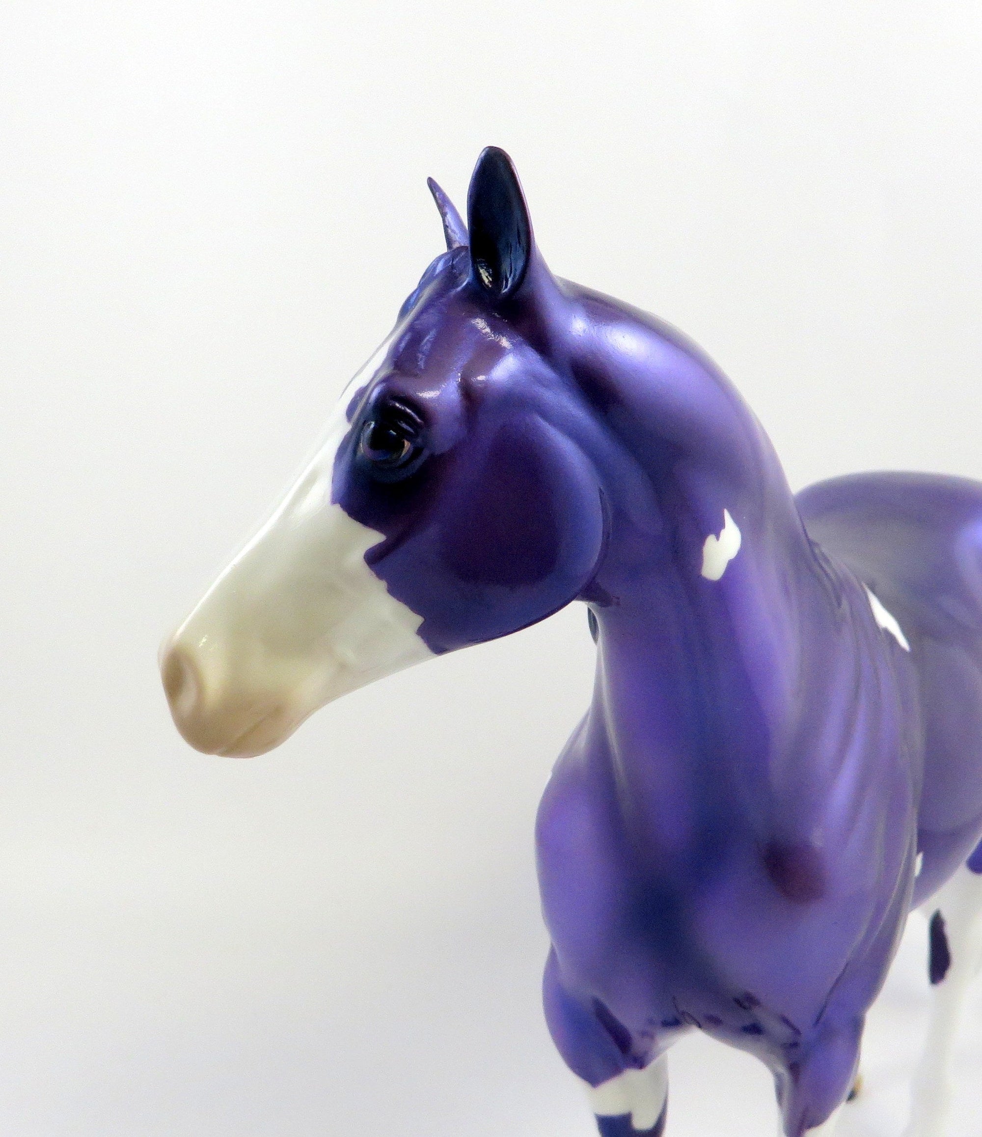 AMETHYST ISH MODEL HORSE EQ 19